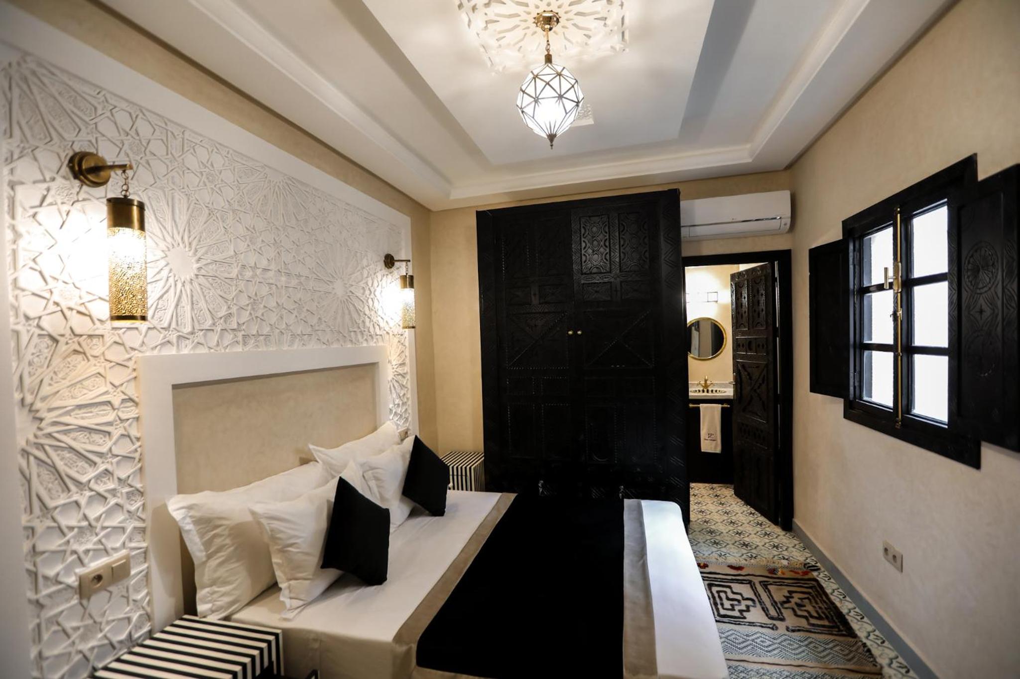Deluxe Room - Photo 11