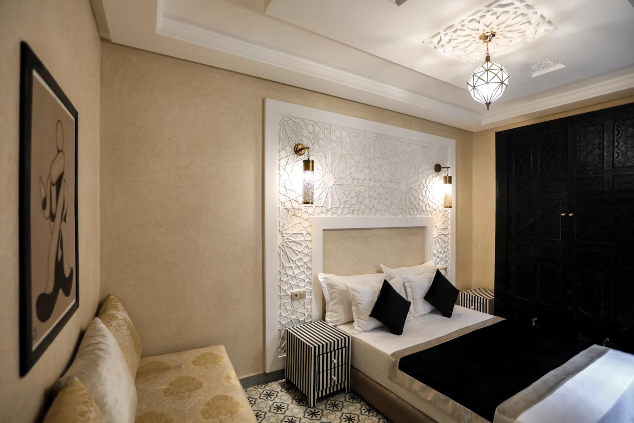 Deluxe Room - Photo 12