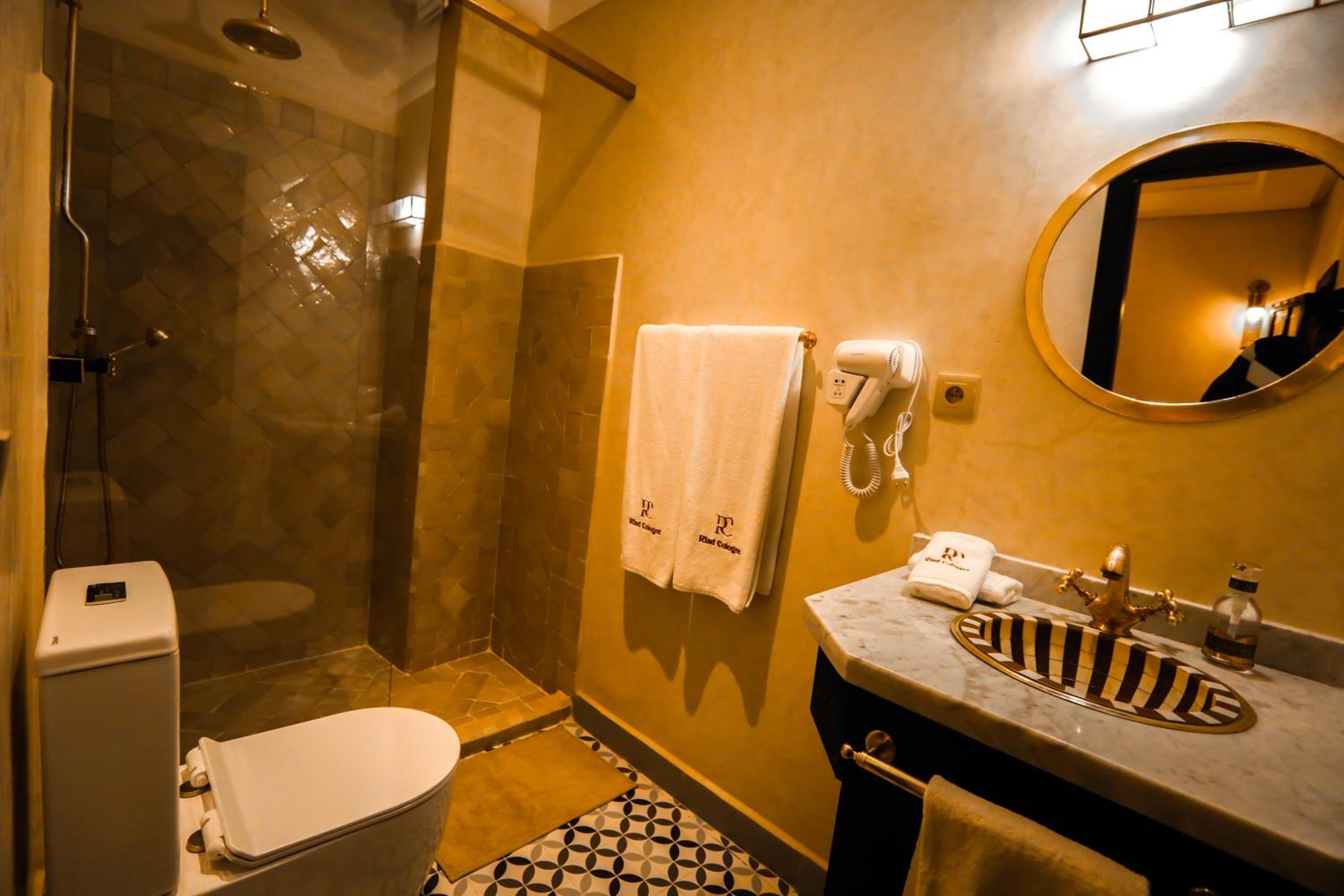Deluxe Room - Photo 13