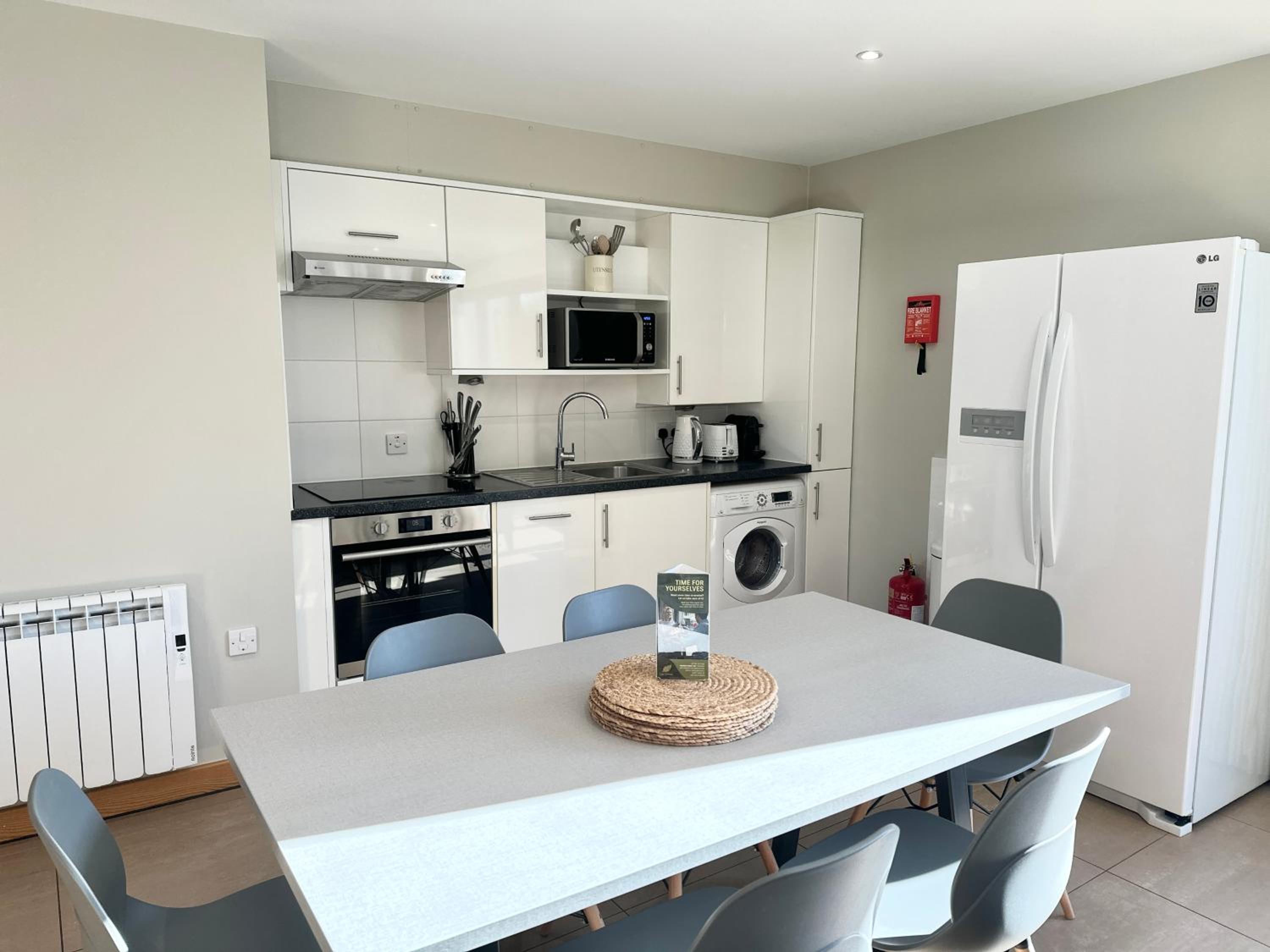 Standard Three-Bedroom Apartment photo 3