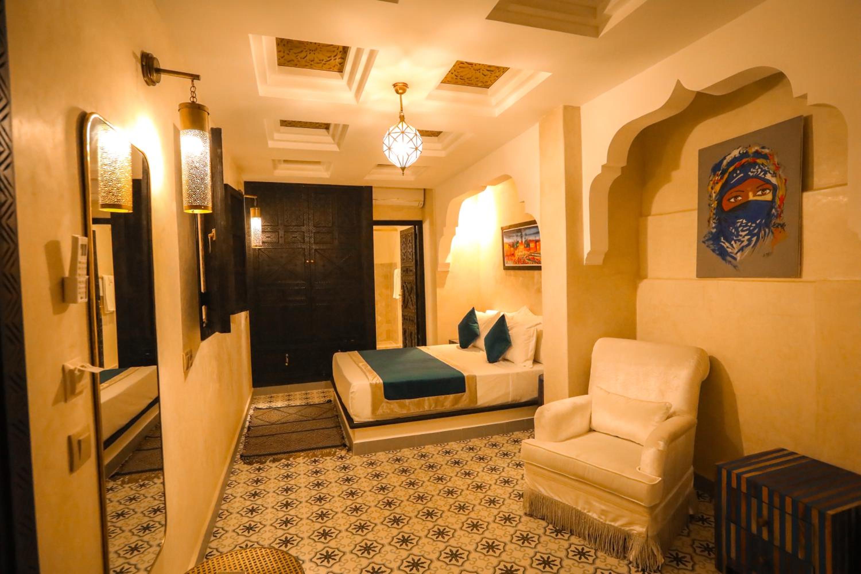 Suite - Photo 1