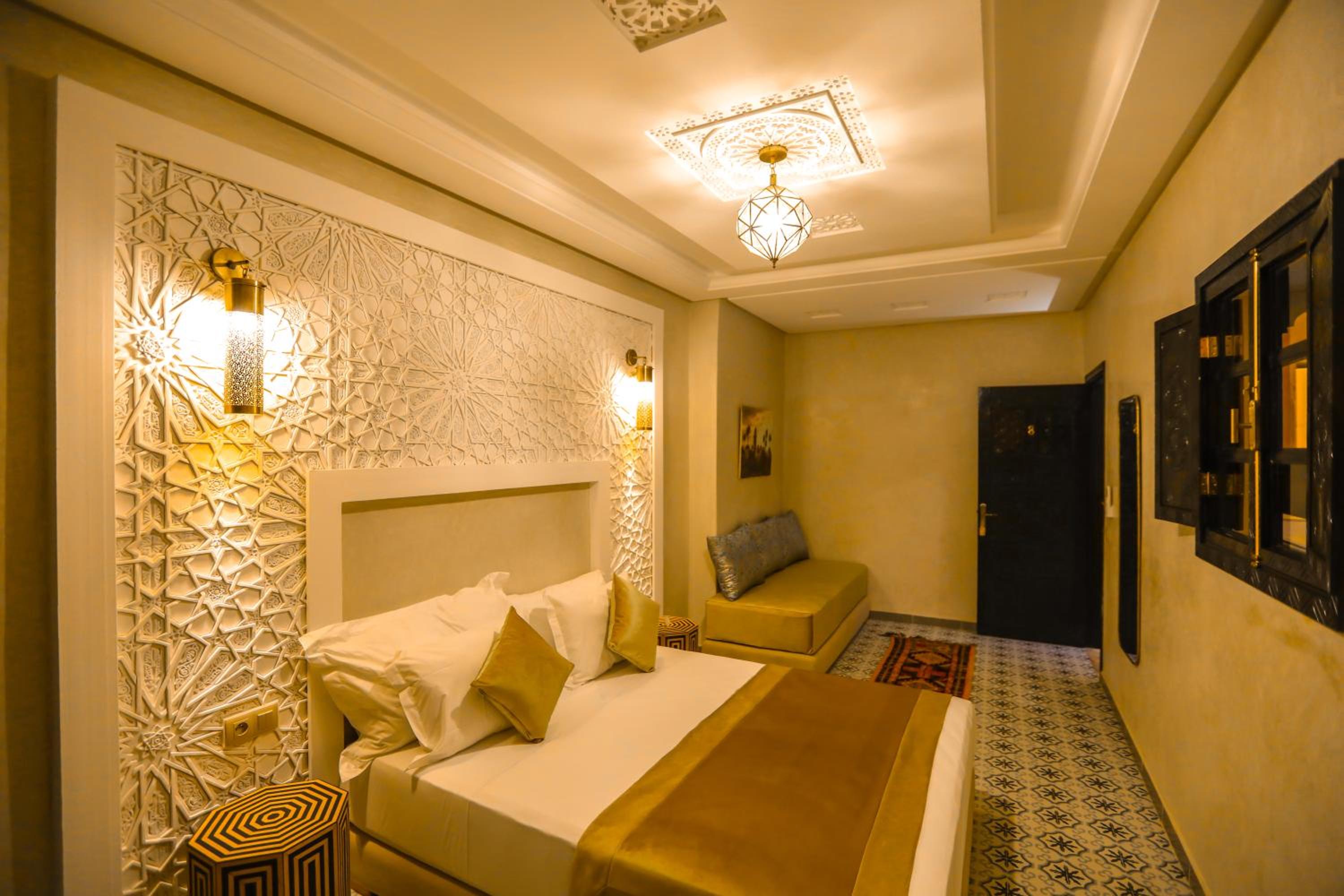 Suite - Photo 15