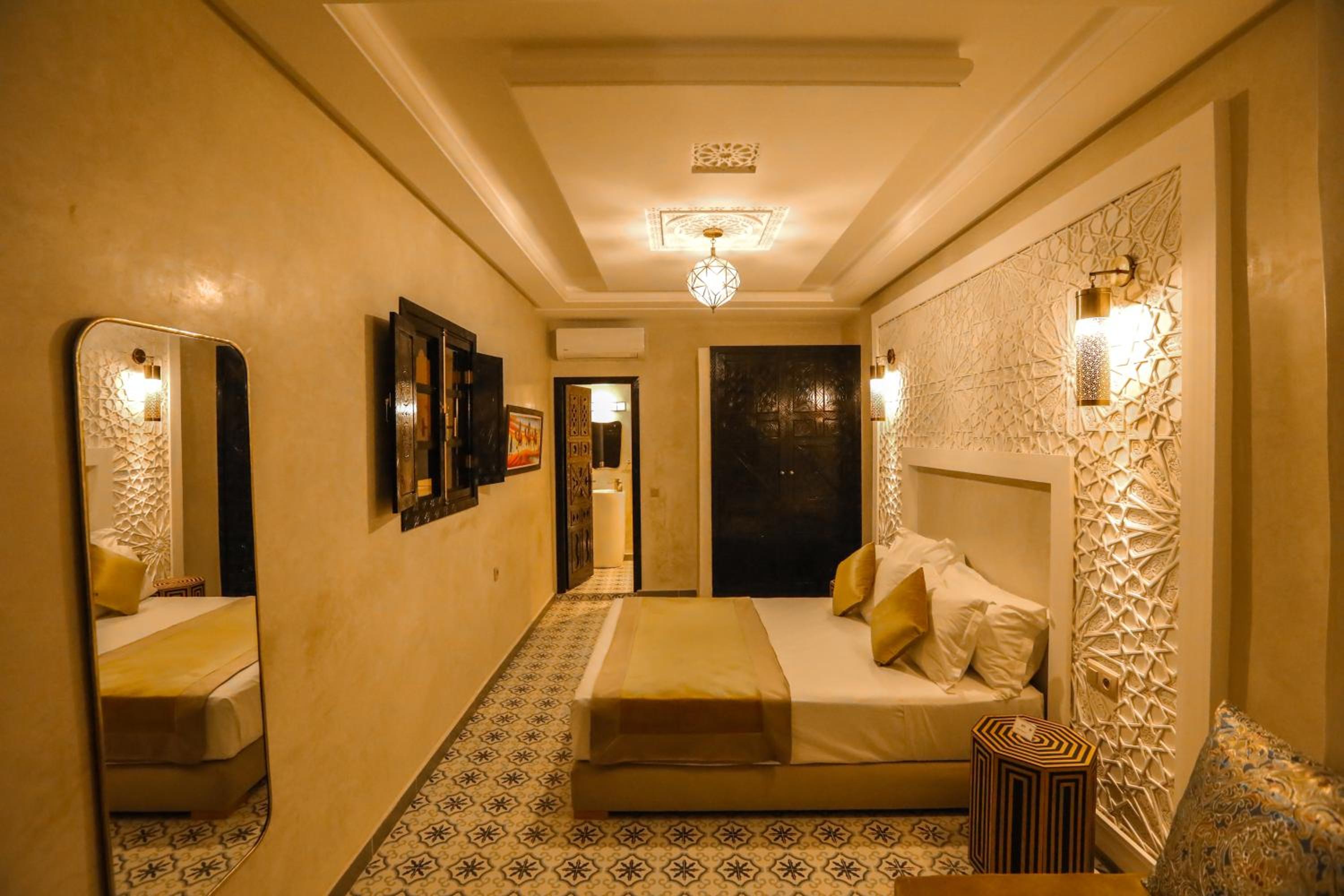 Suite - Photo 17