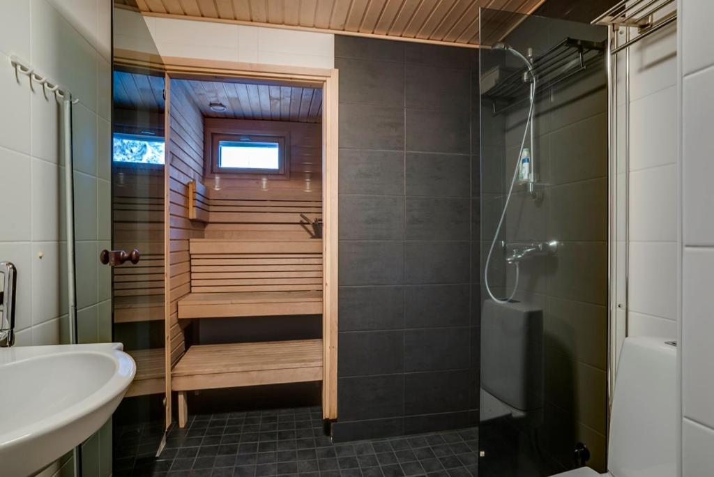 Two-Bedroom Apartment with Sauna - Photo 32