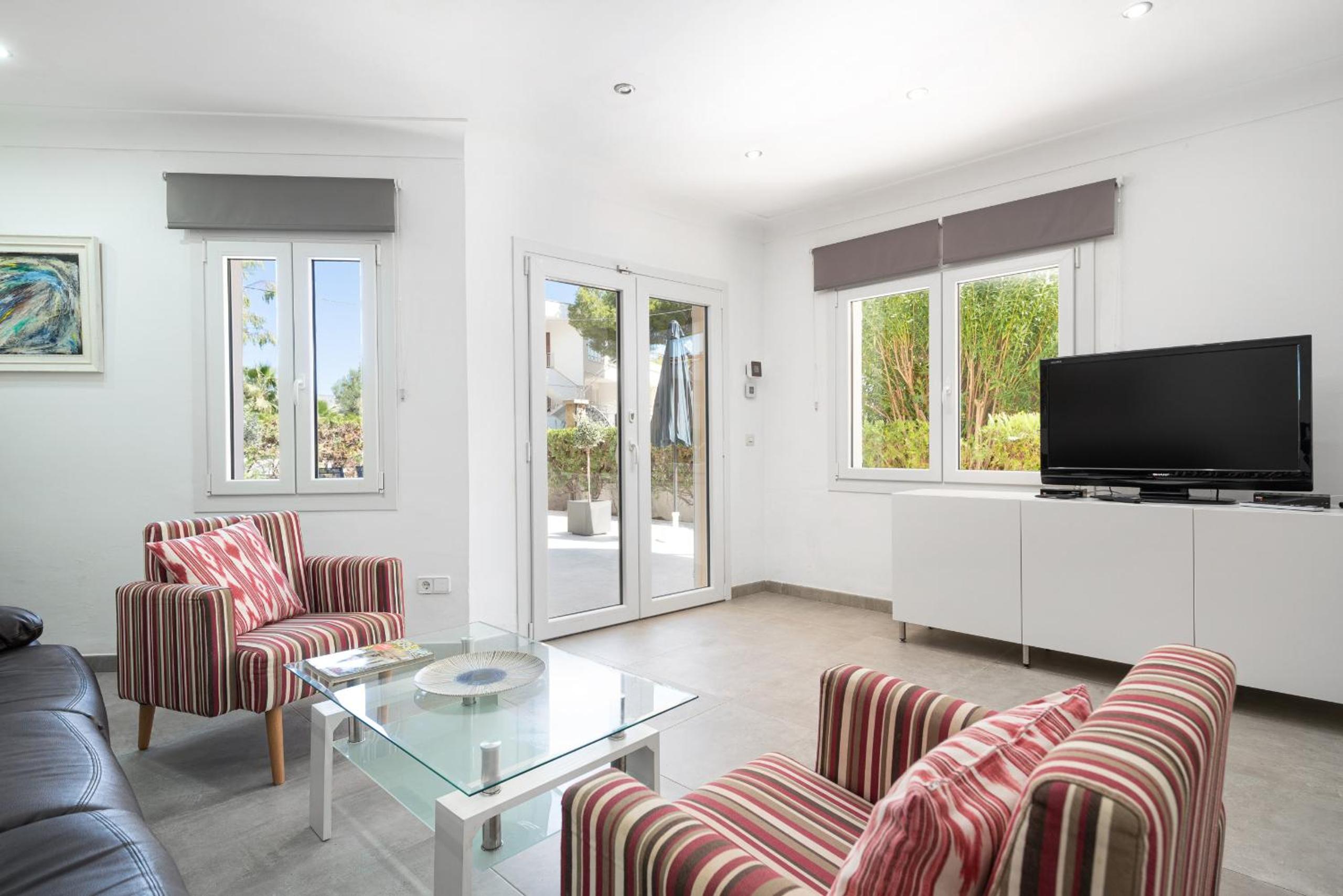 Apartamento de tres habitaciones con piscina privada