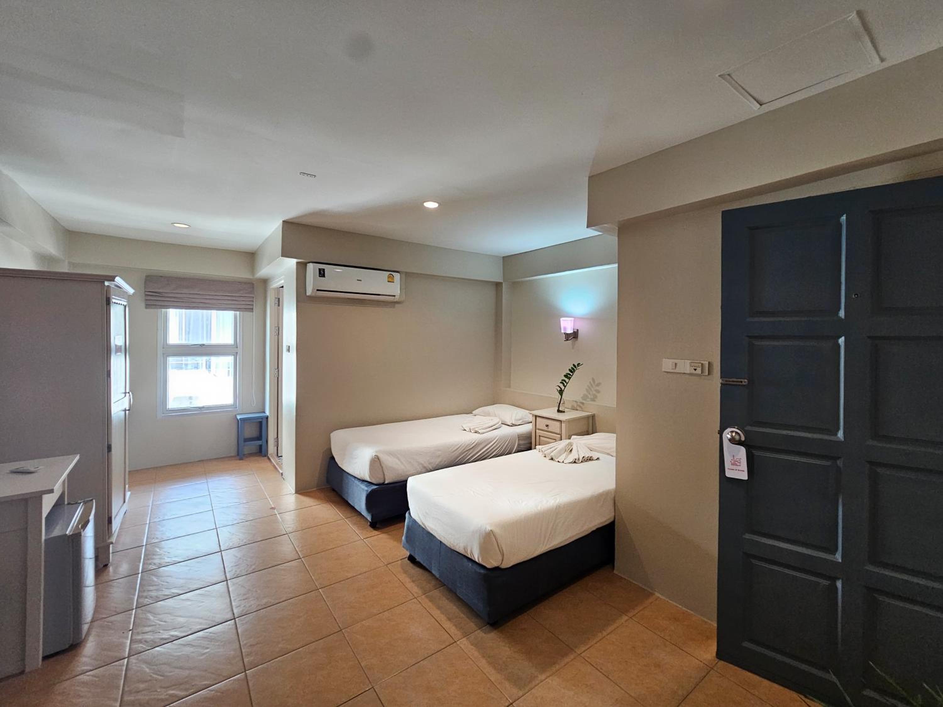 Standard Twin Room photo 2