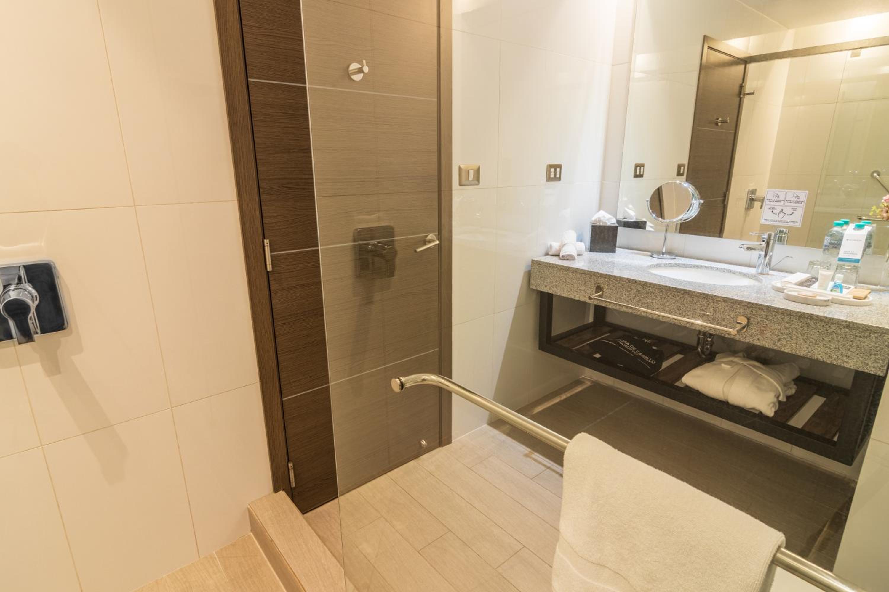 Executive King Room - Photo 7