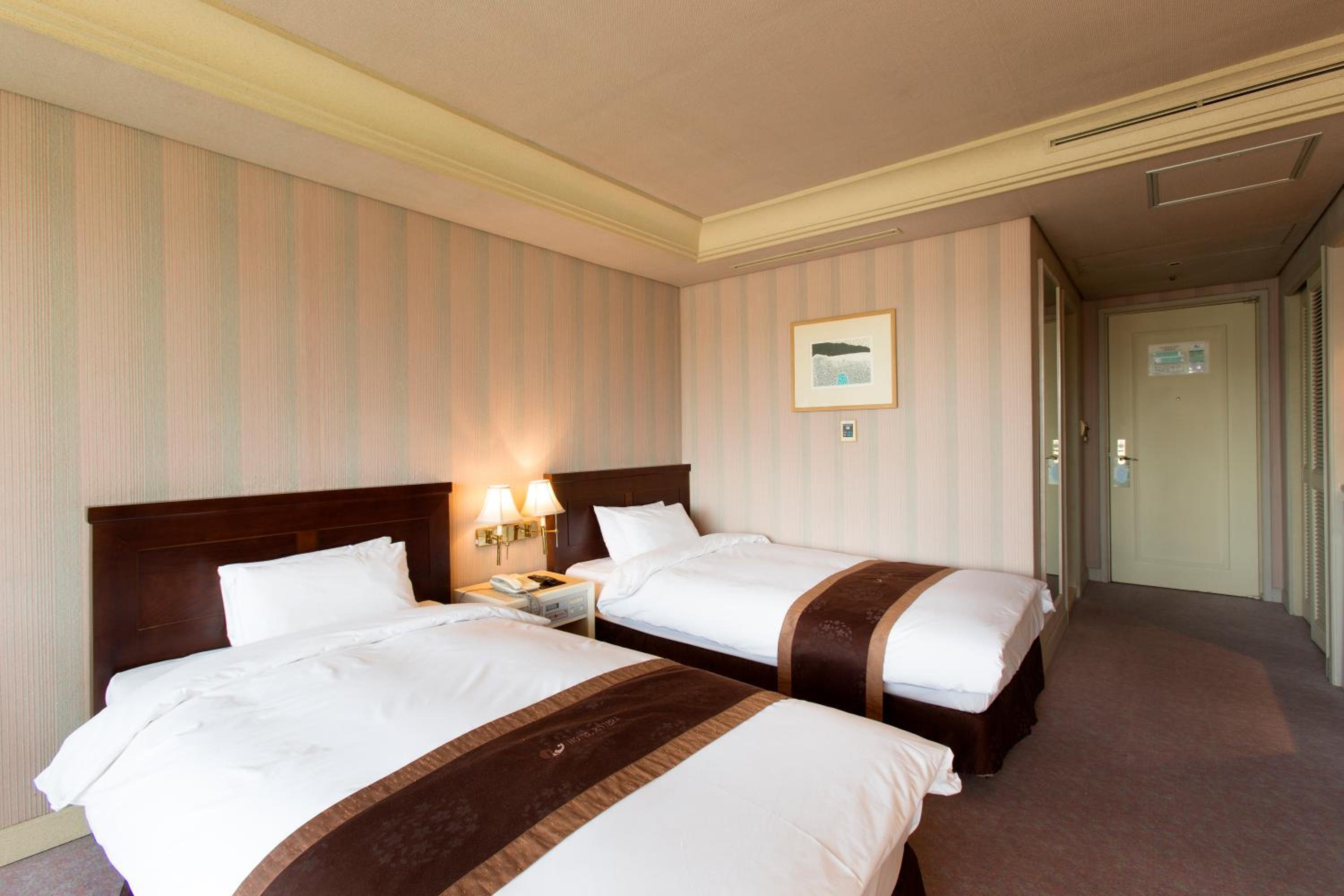 Standard Twin Room - Photo 3