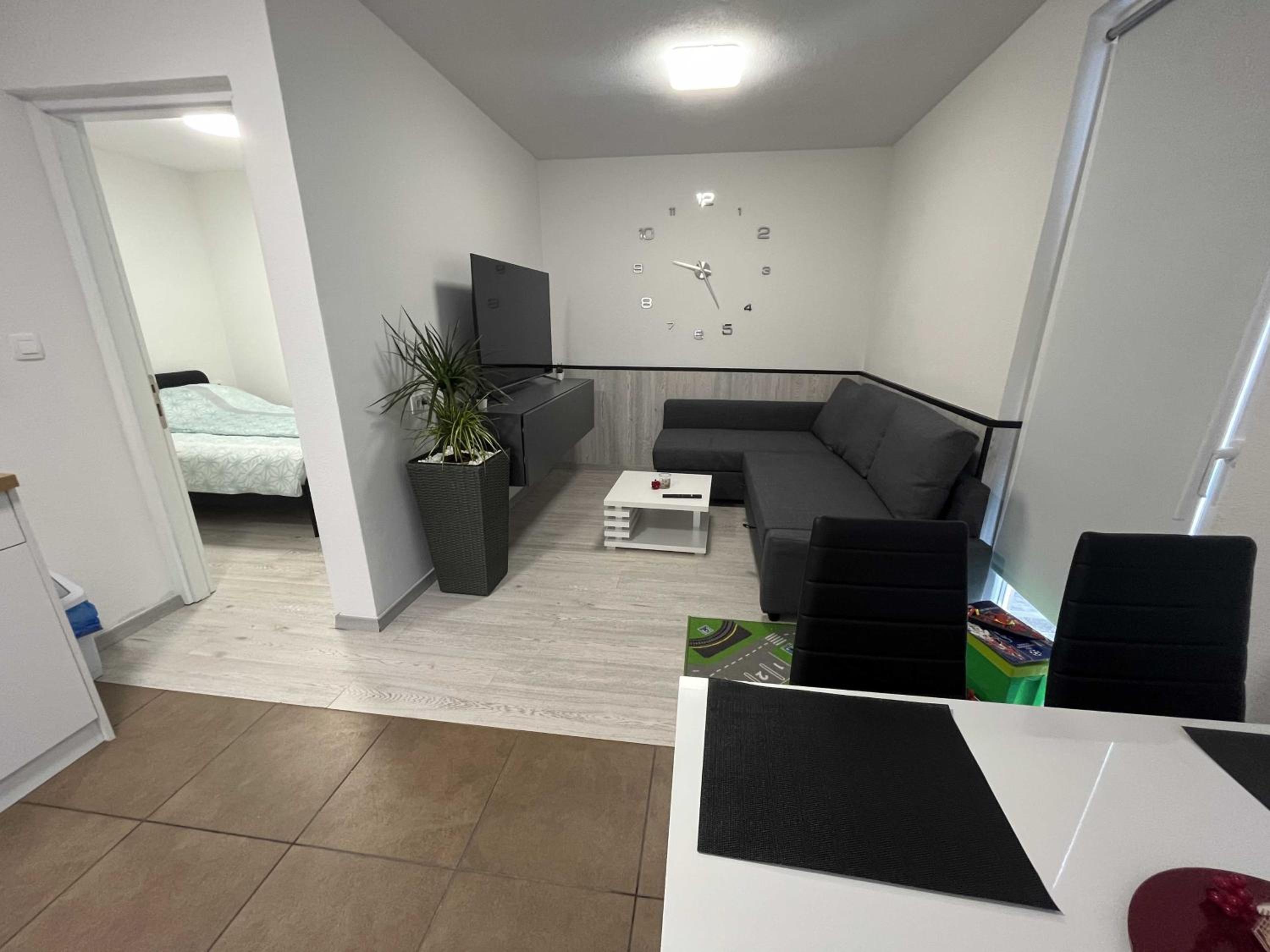 One-Bedroom Apartment photo 1