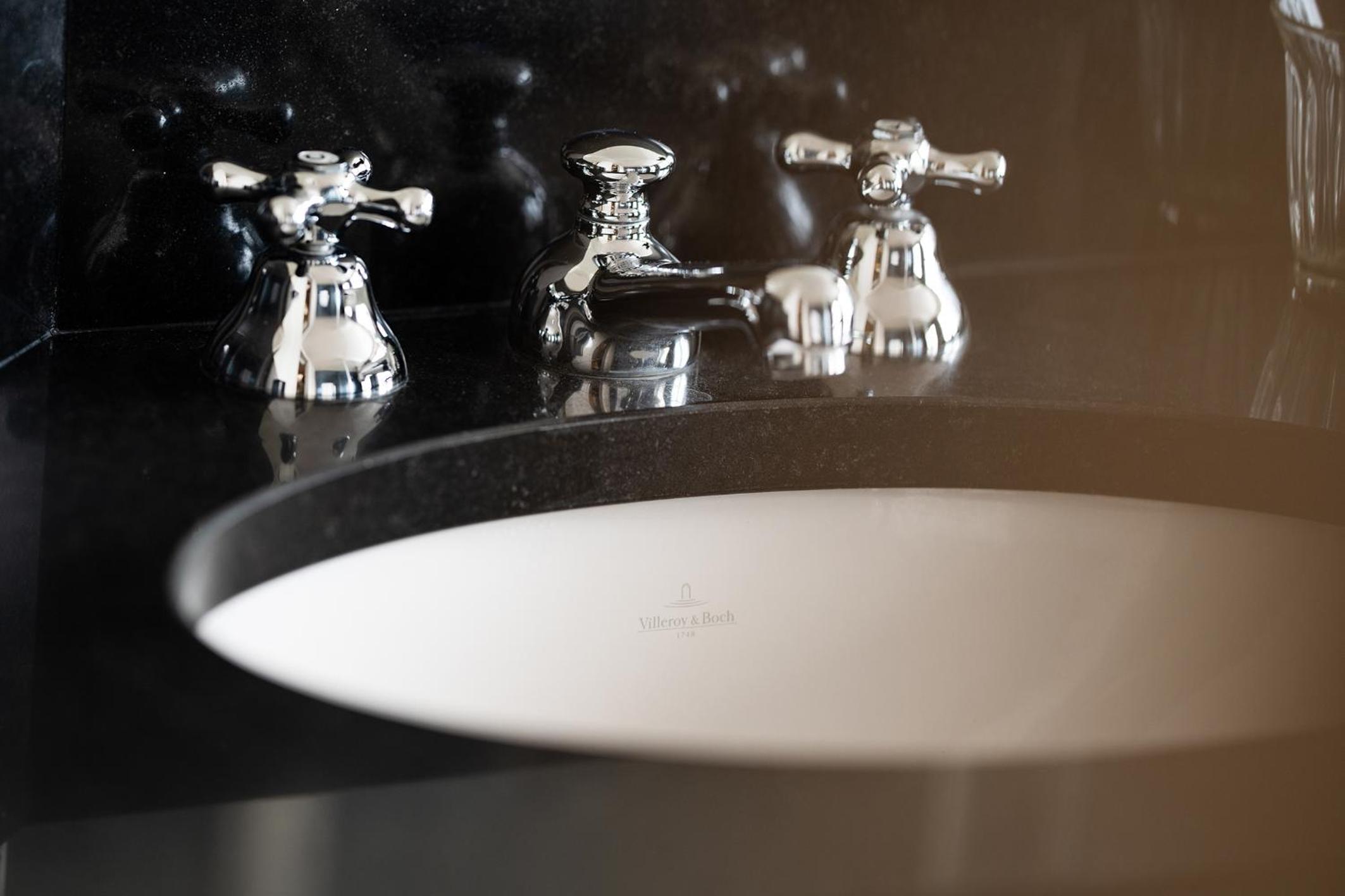 Hotel Odeon Saint-Germain bathroom photo