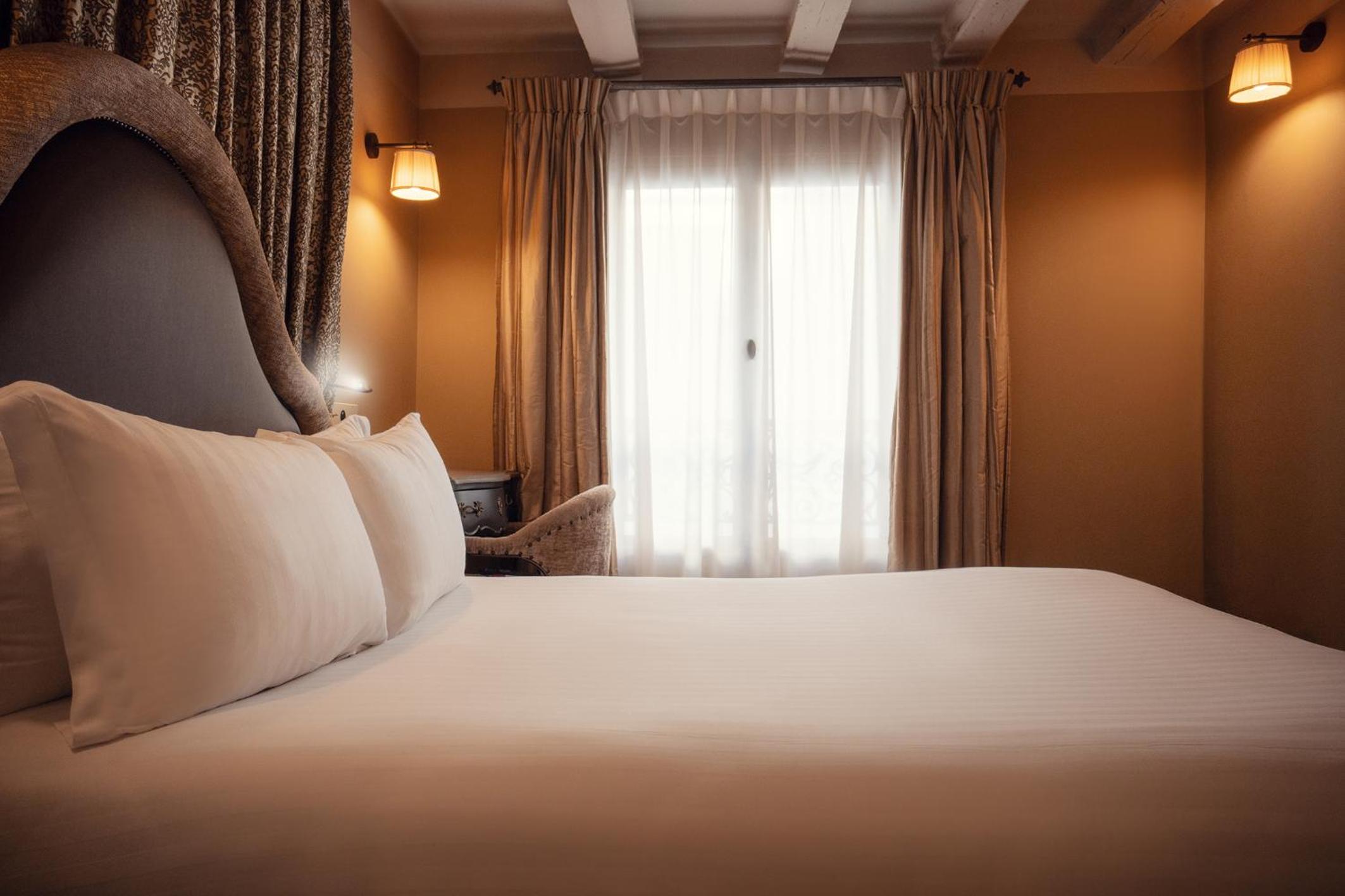 Hotel Odeon Saint-Germain bedroom photo