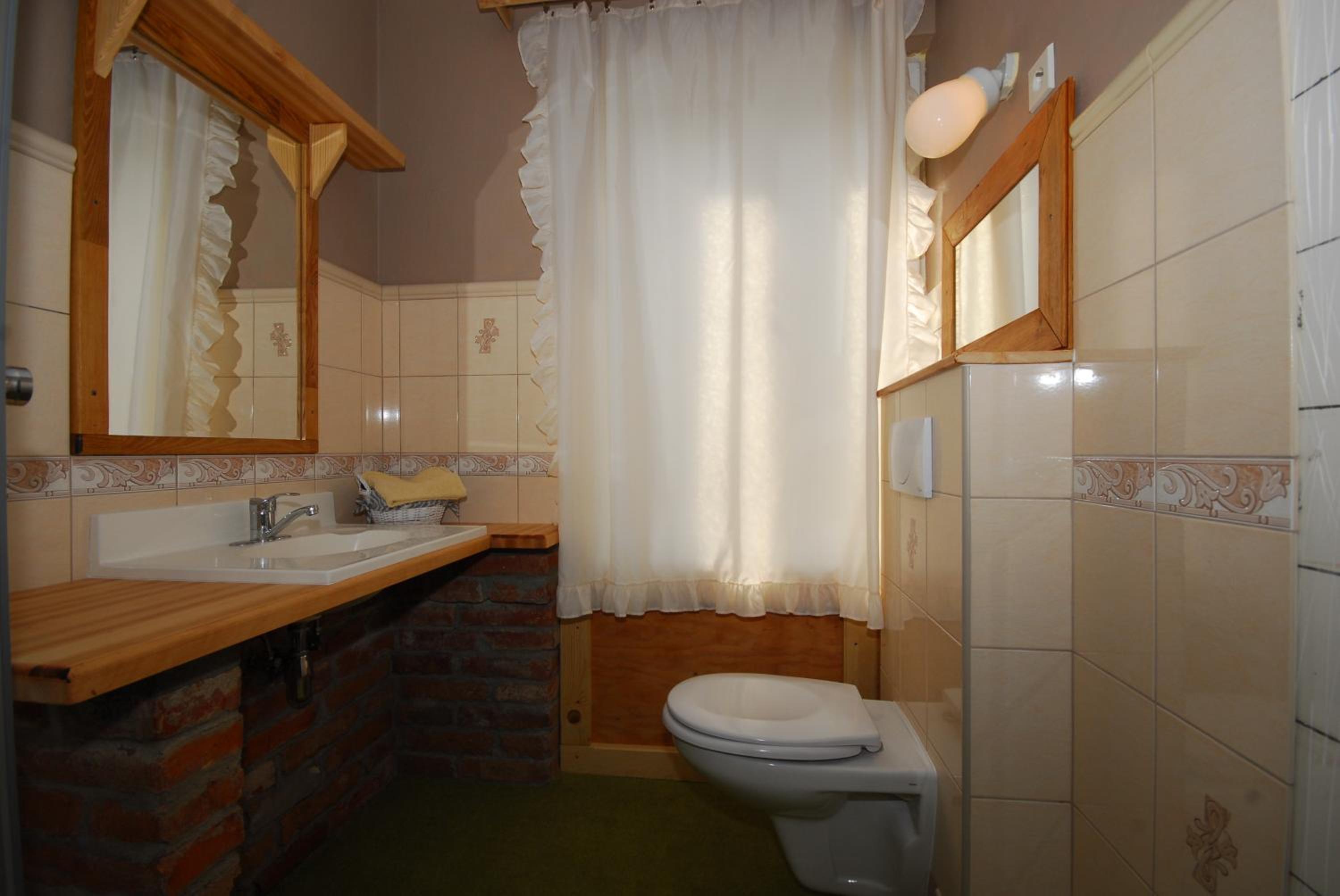 Double Room with Shared Bathroom photo 2