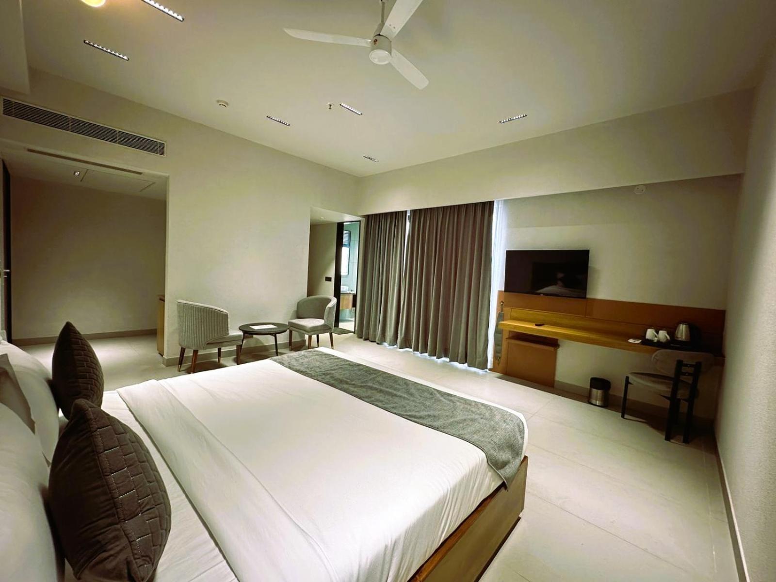 Large Double Room photo 3