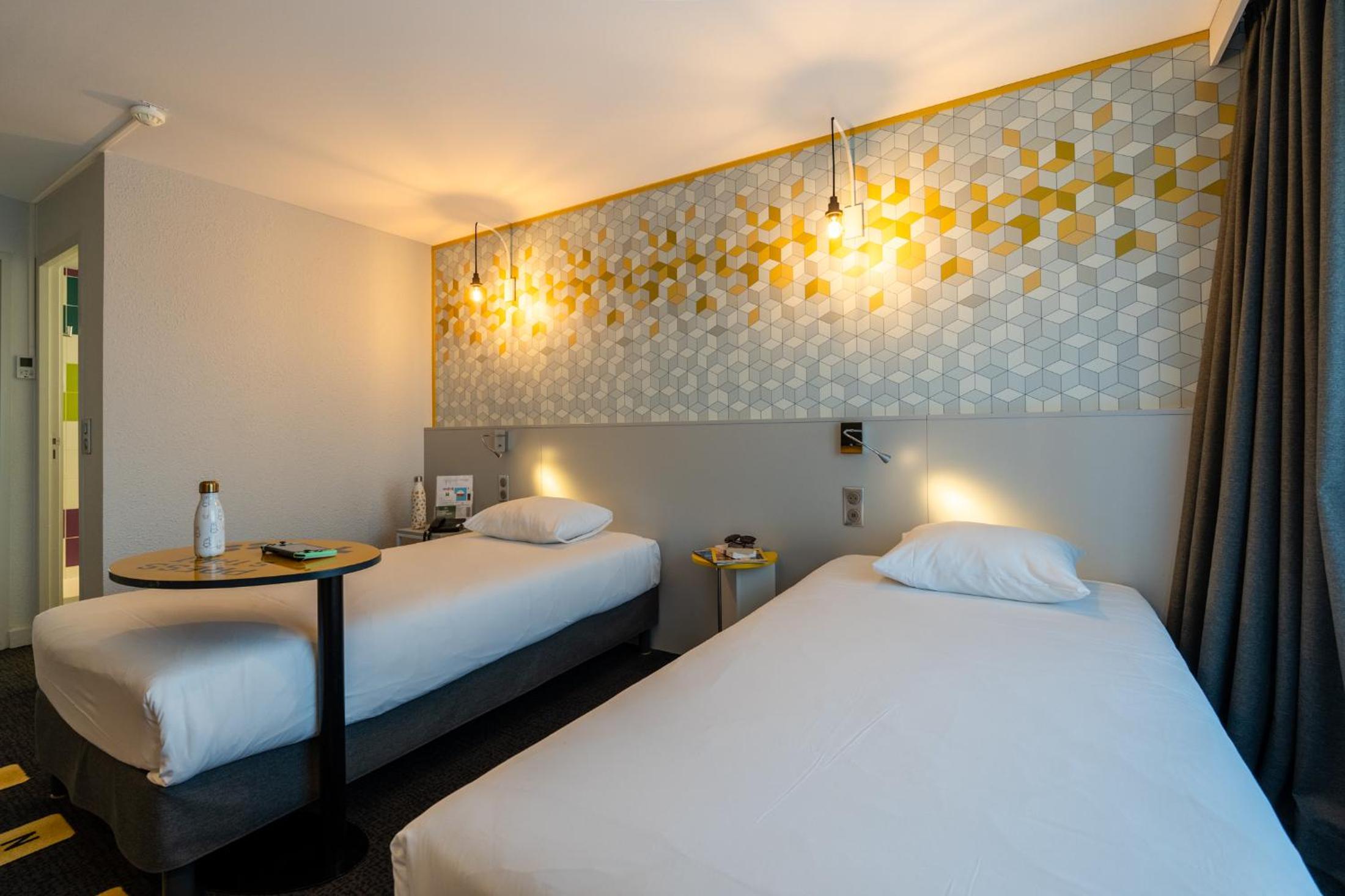 Standard Twin Room - Photo 2