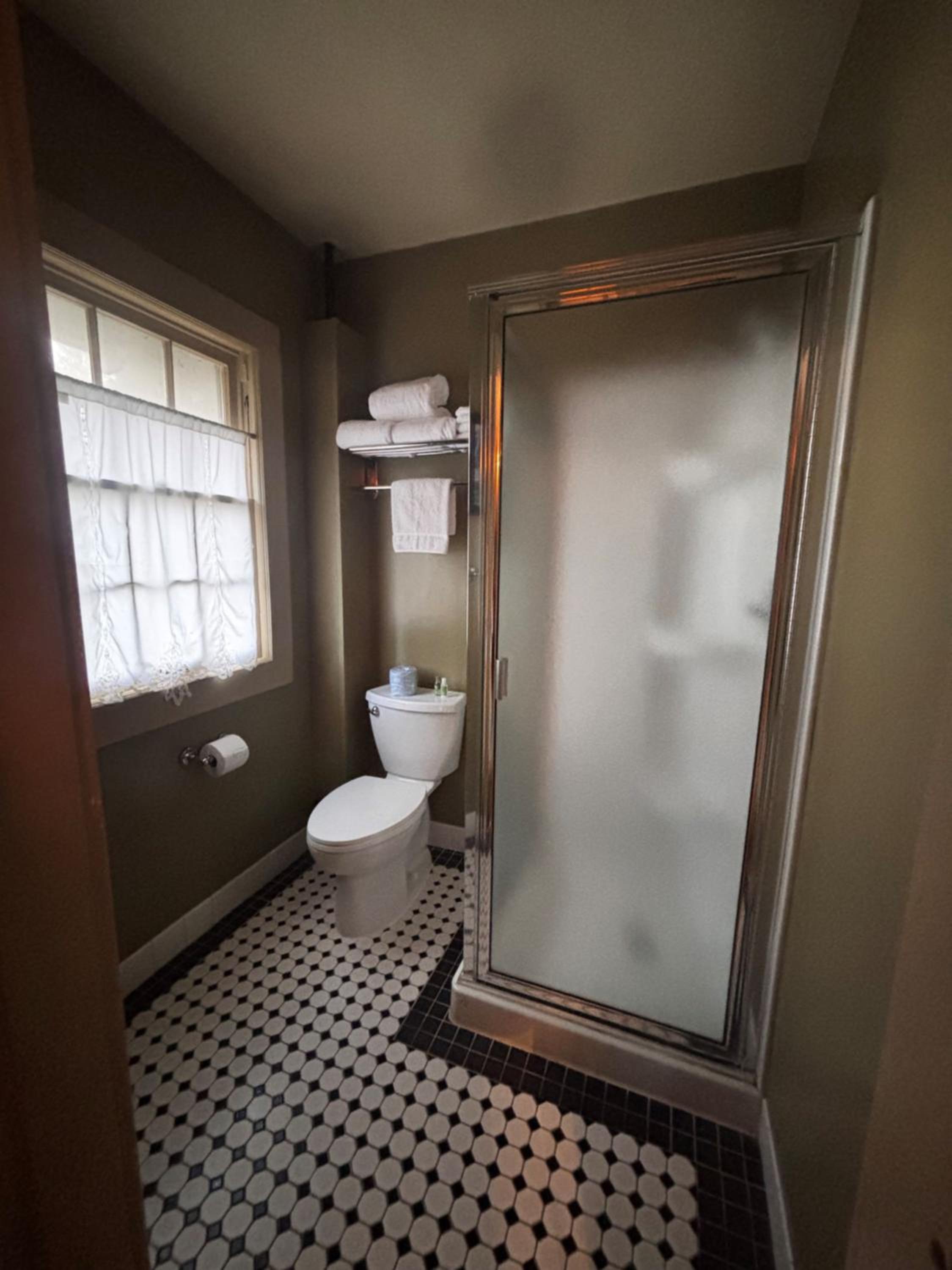 Queen Room with Lake View photo 3