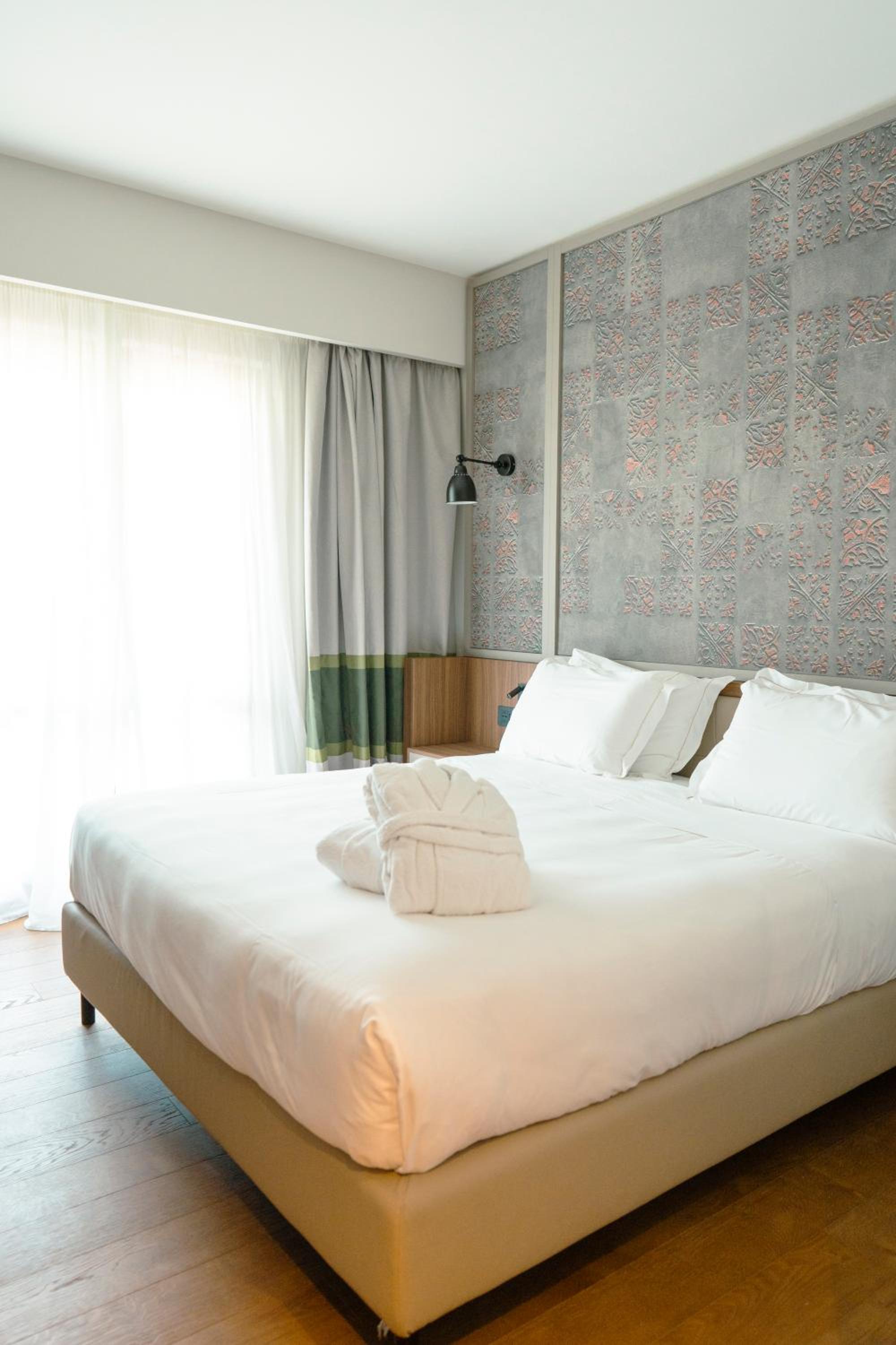 Suite With Garden View thumbnail 5