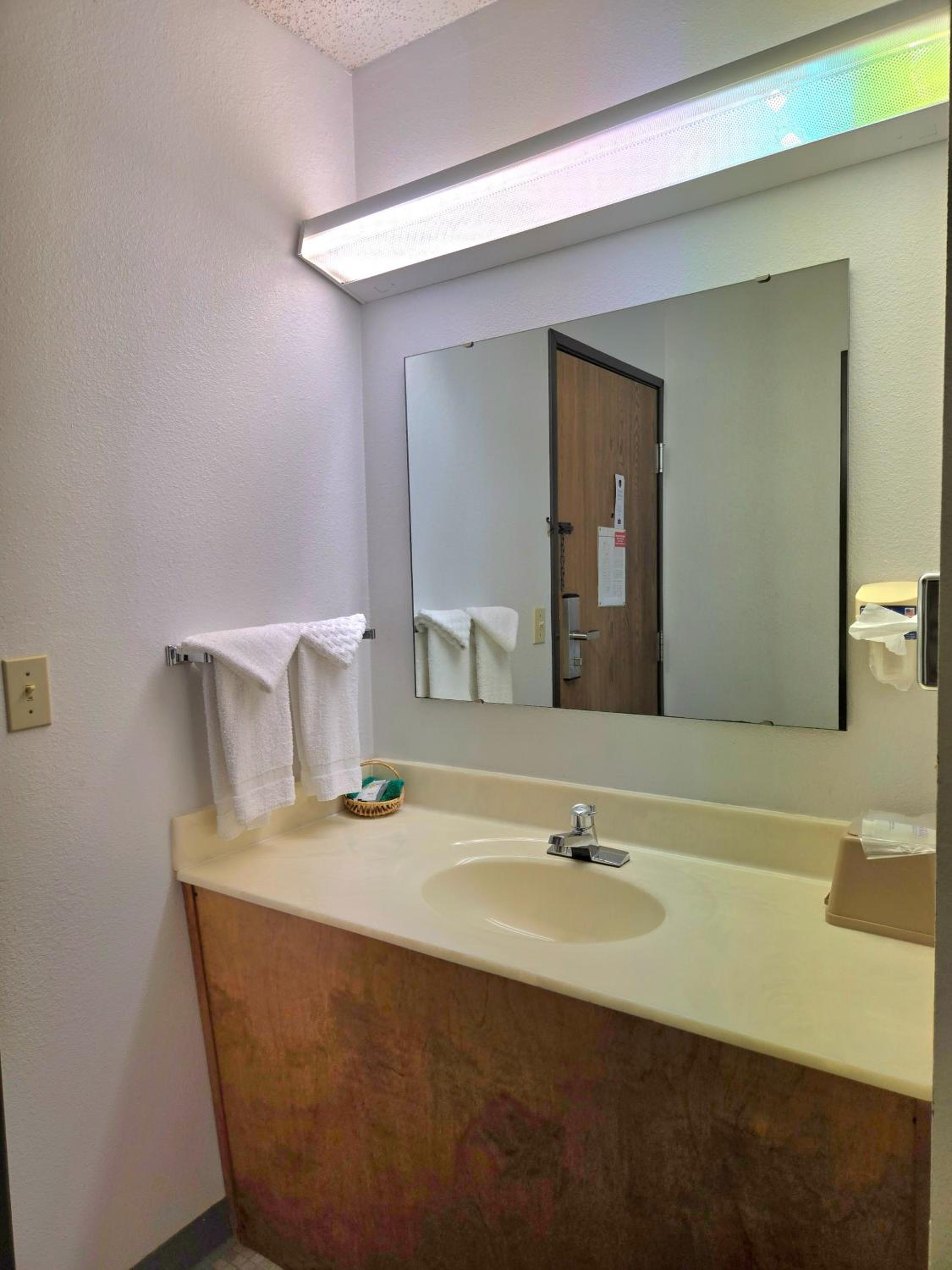 Deluxe King Room photo 3