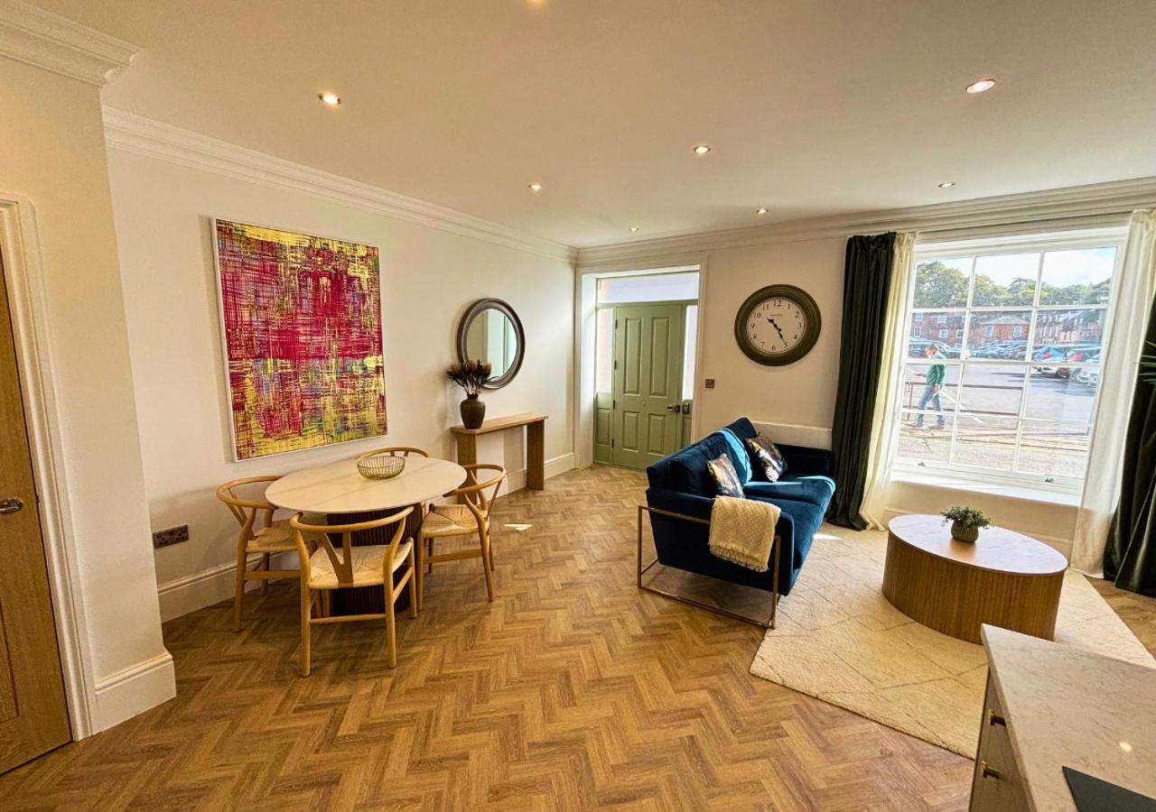 Deluxe One-Bedroom Apartment