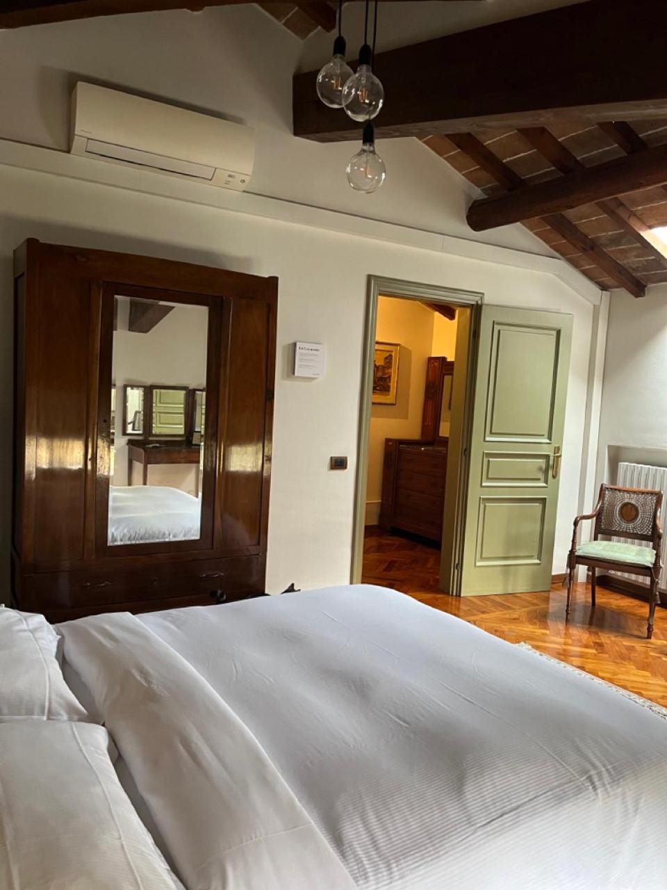 Standard King Room photo 2