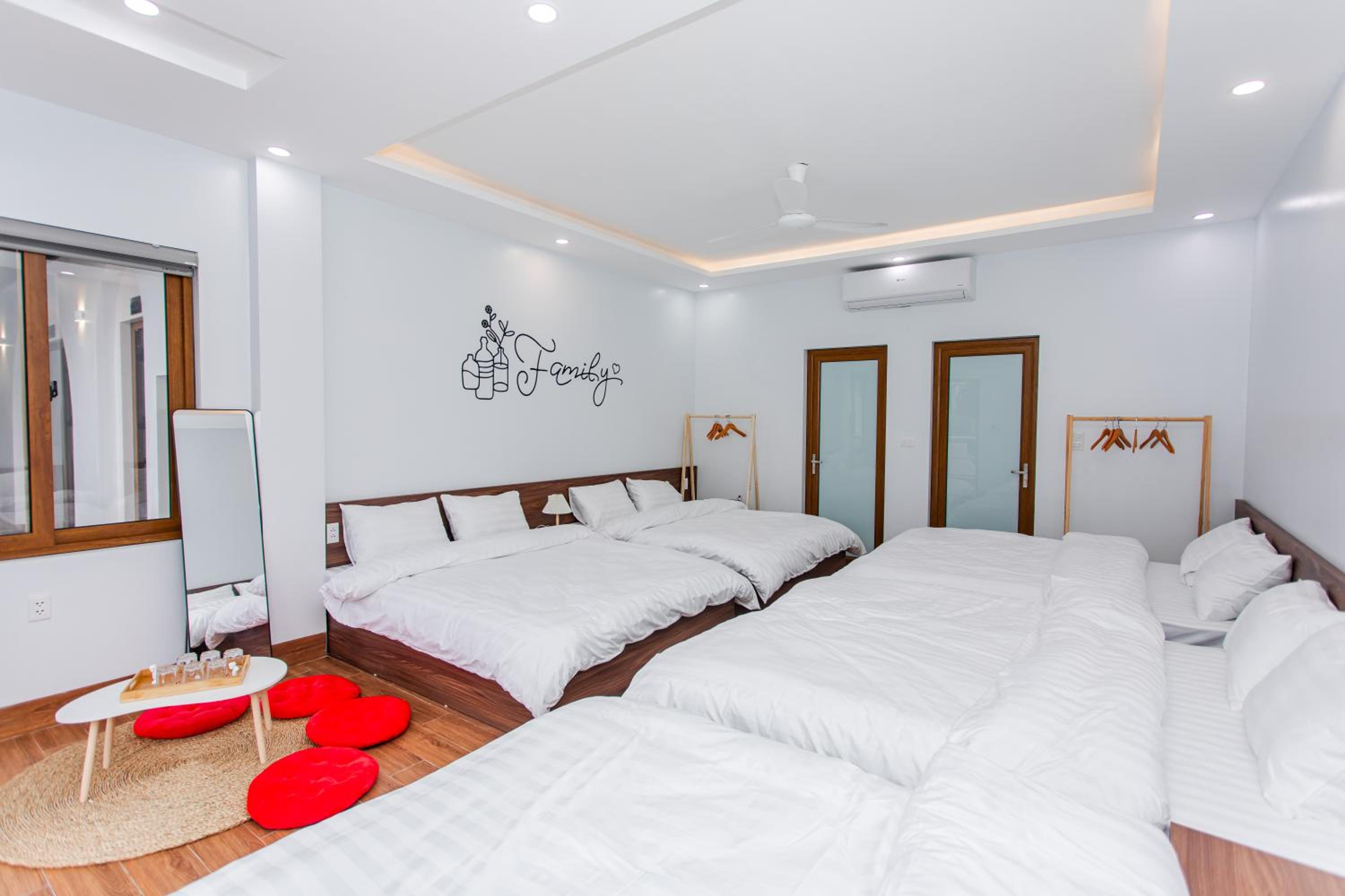 Family Room with Balcony photo 2
