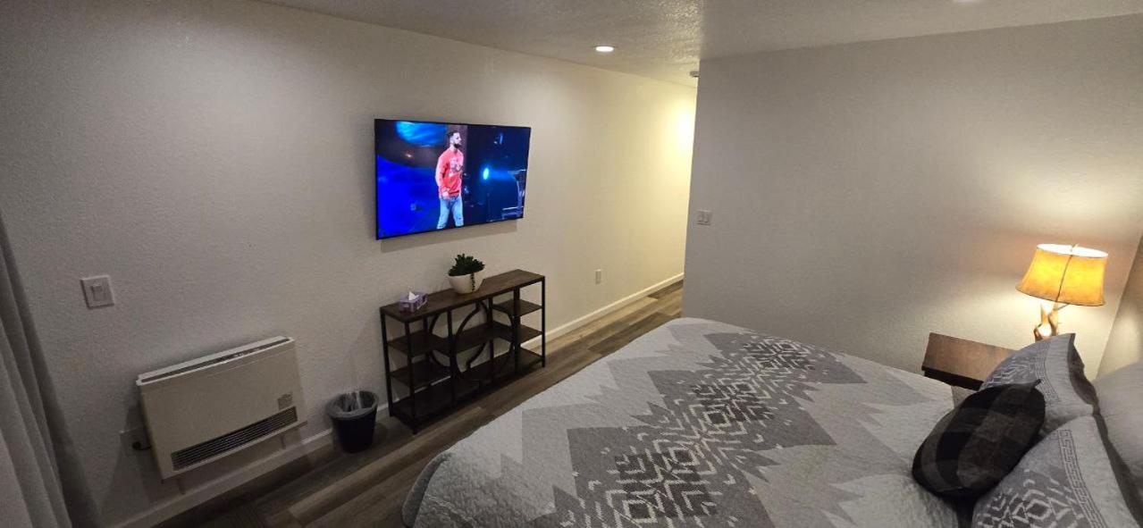 Queen Room with Balcony photo 1