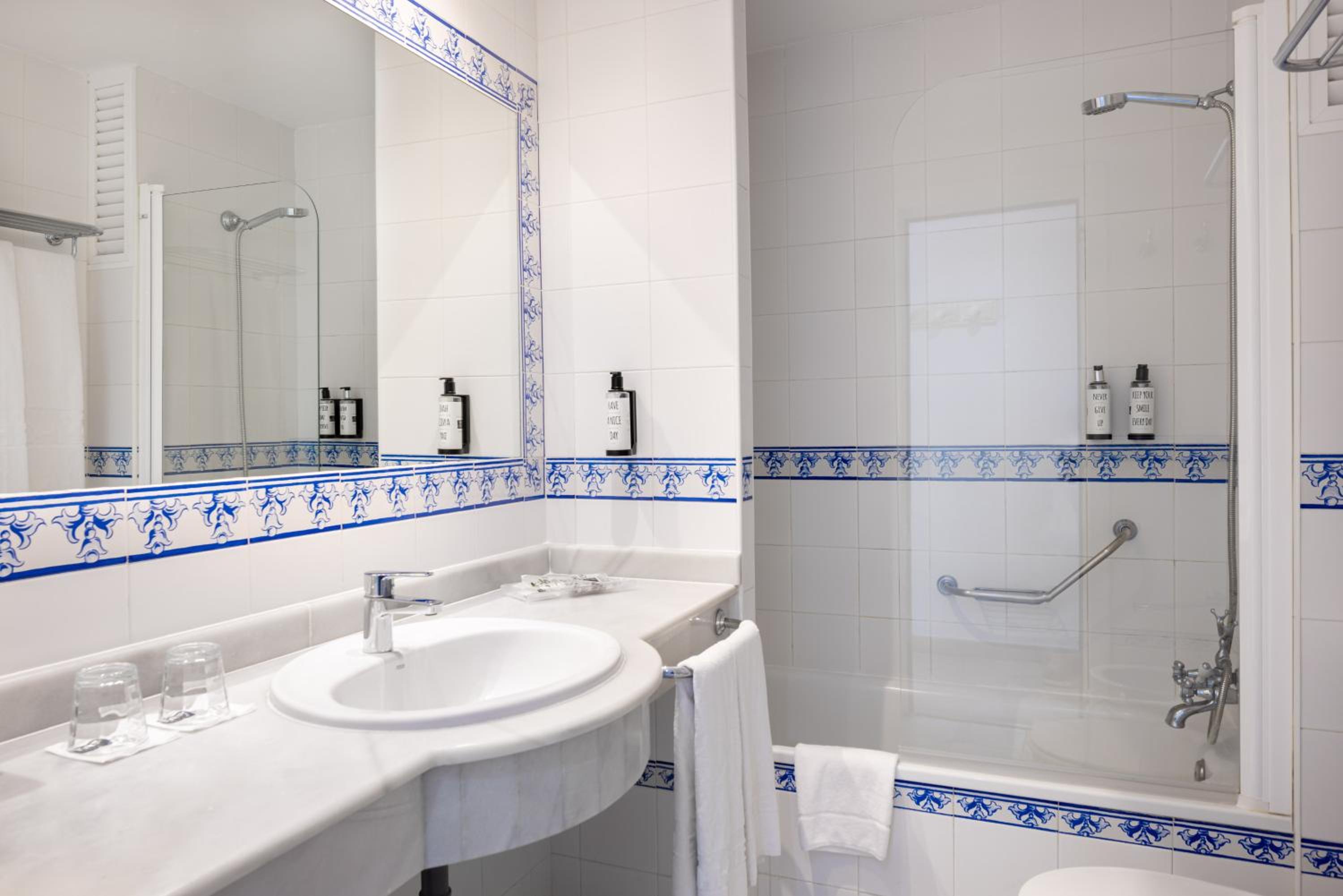 Twin Room with Spa Access