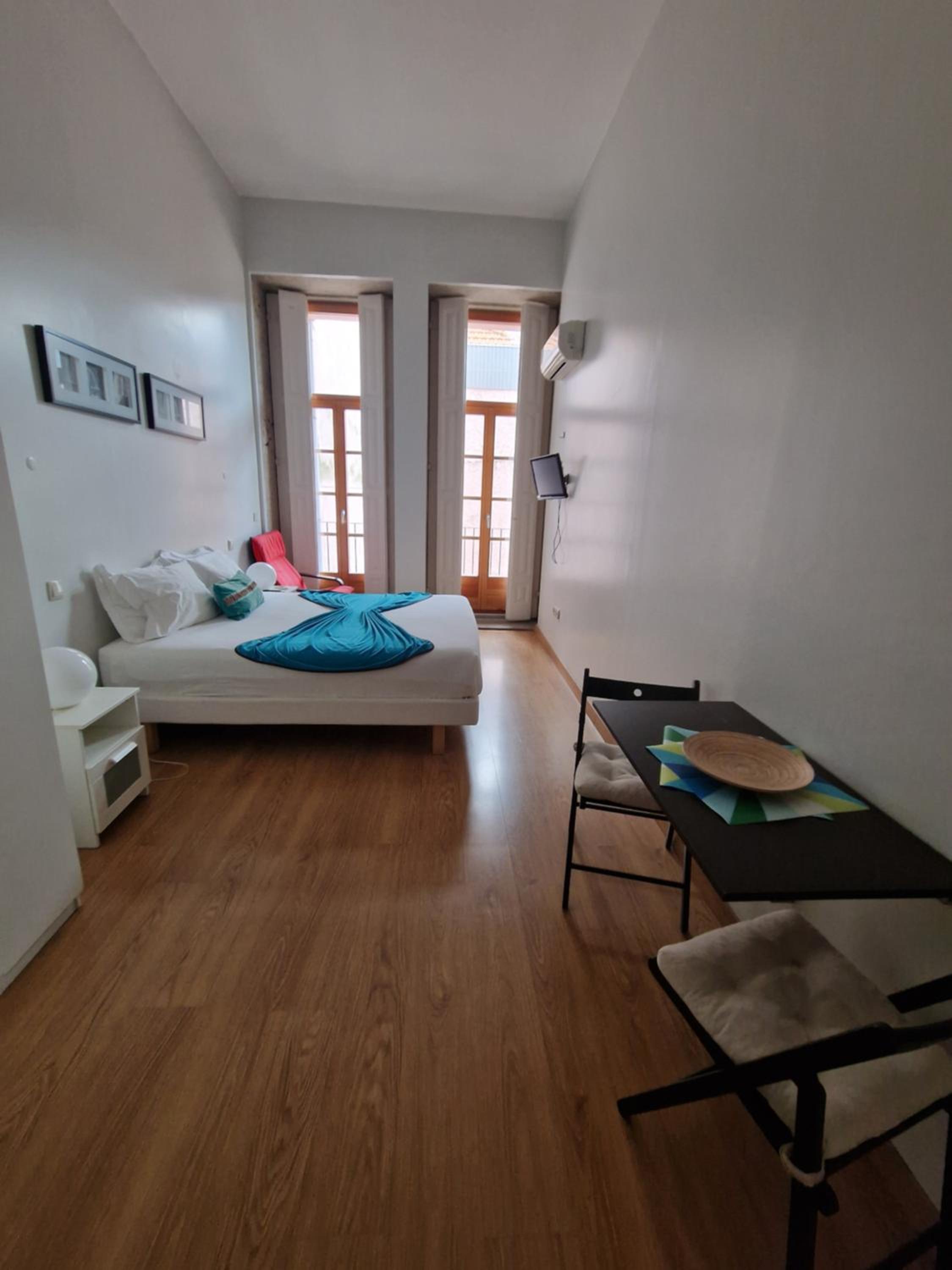 Studio Apartment with Double Bed - Photo 6