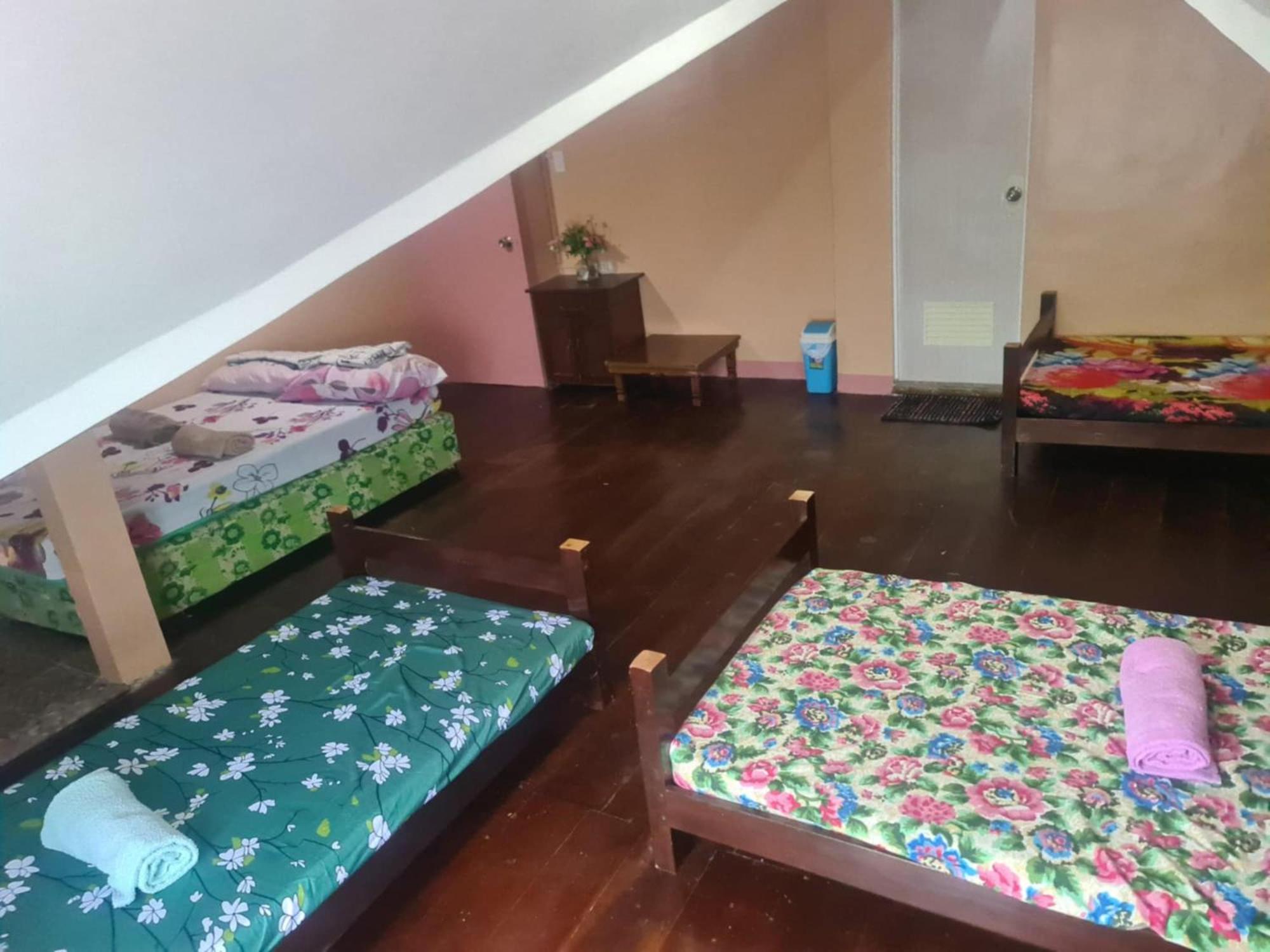 8-Bed Mixed Dormitory Room photo 2