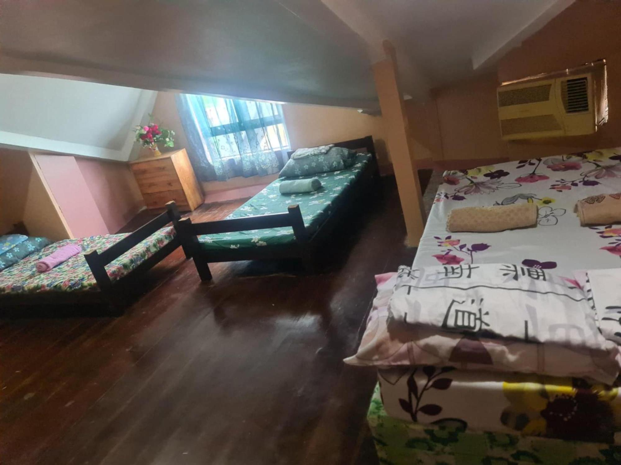 8-Bed Mixed Dormitory Room photo 1