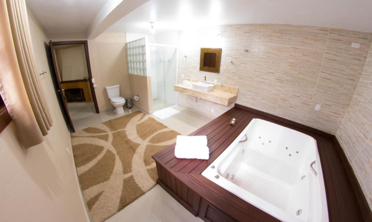 Deluxe Suite with Spa Bath photo 2