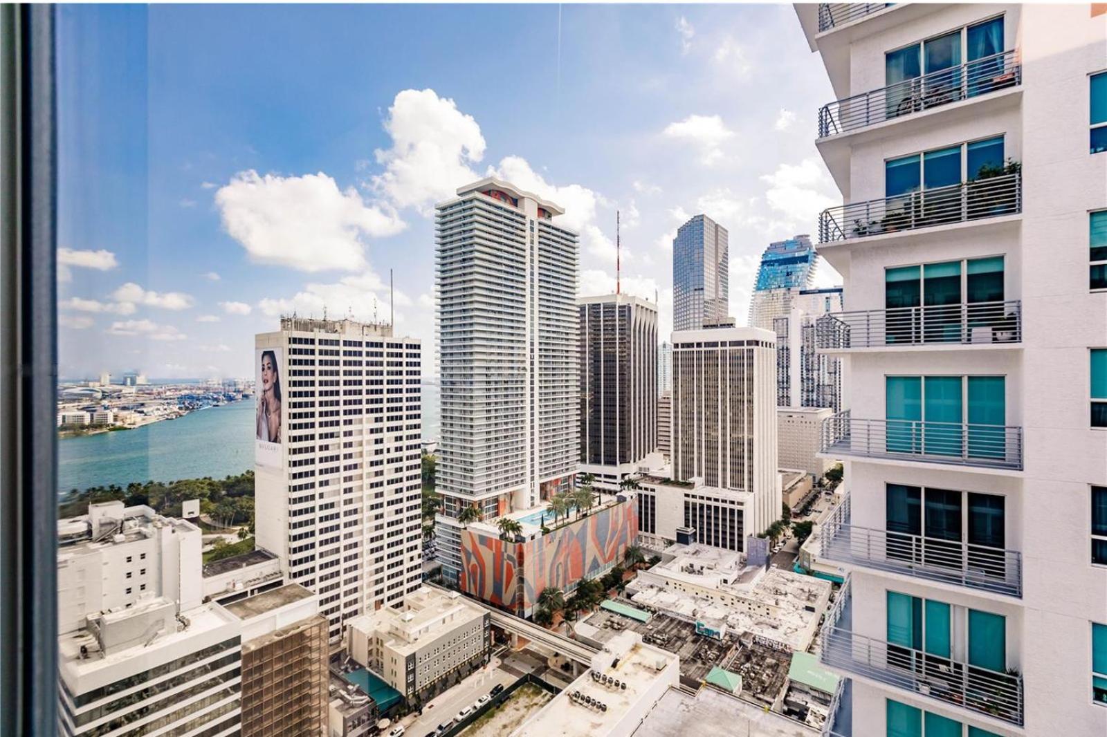 One-Bedroom Apartment With Balcony And City View photo 2