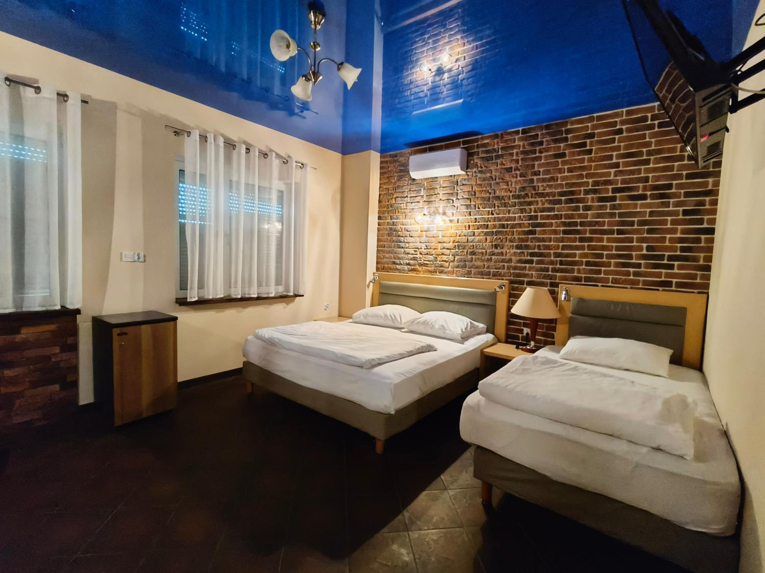 Triple Room - Photo 6