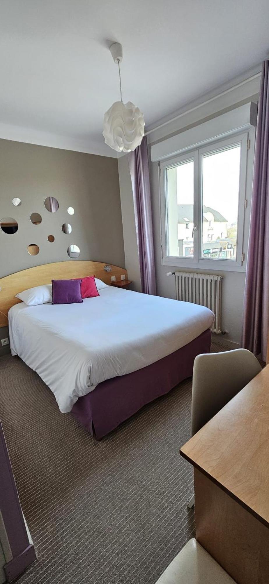 Standard Double Room - Small Room/Non-Smoking - Photo 4