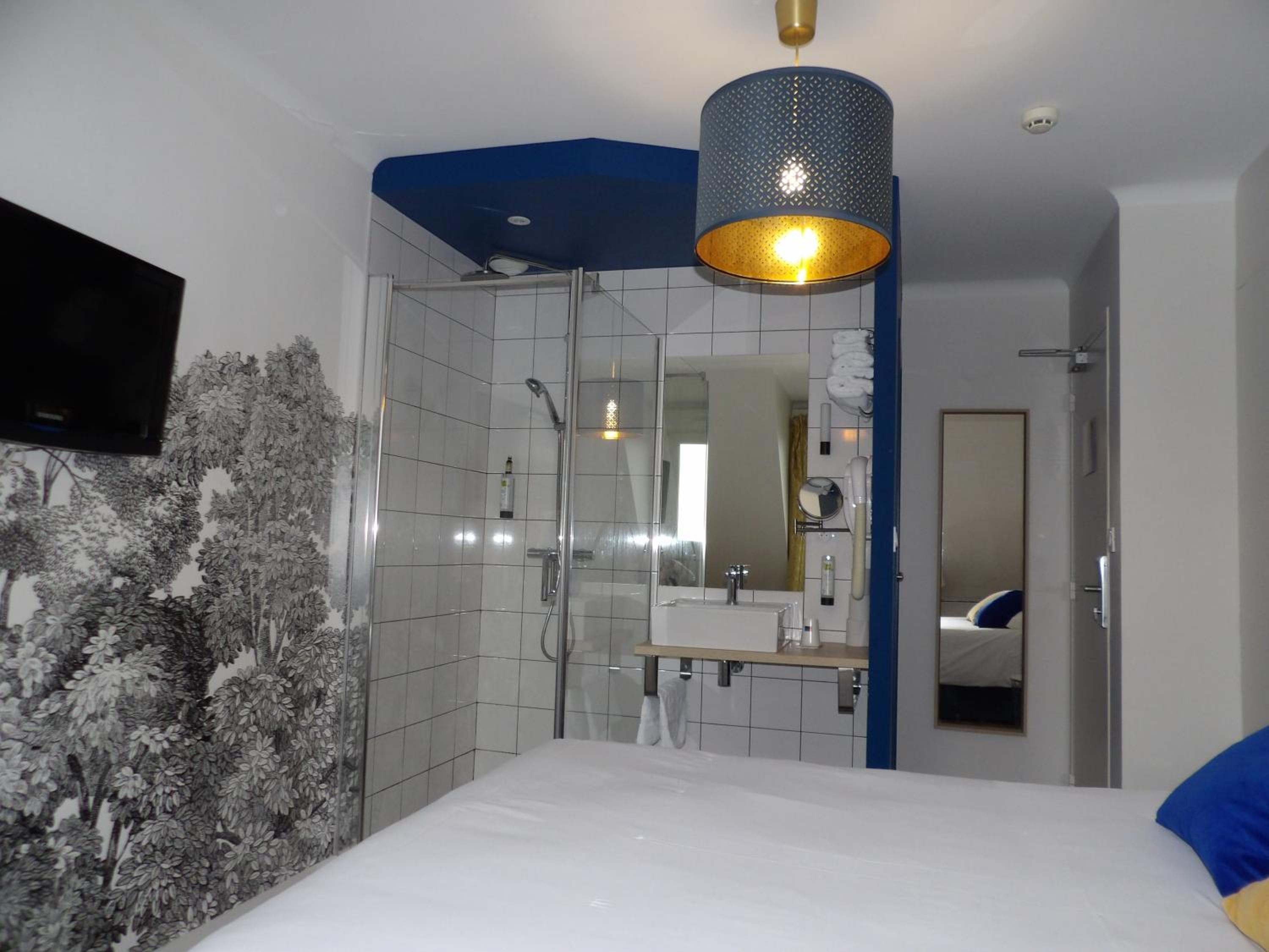 Standard Double Room - Small Room/Non-Smoking - Photo 3