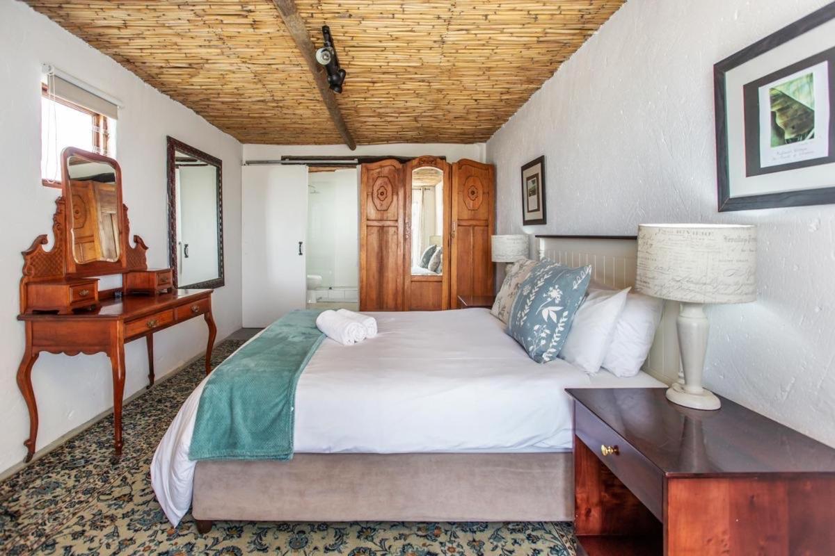 Four-Bedroom House - Photo 36