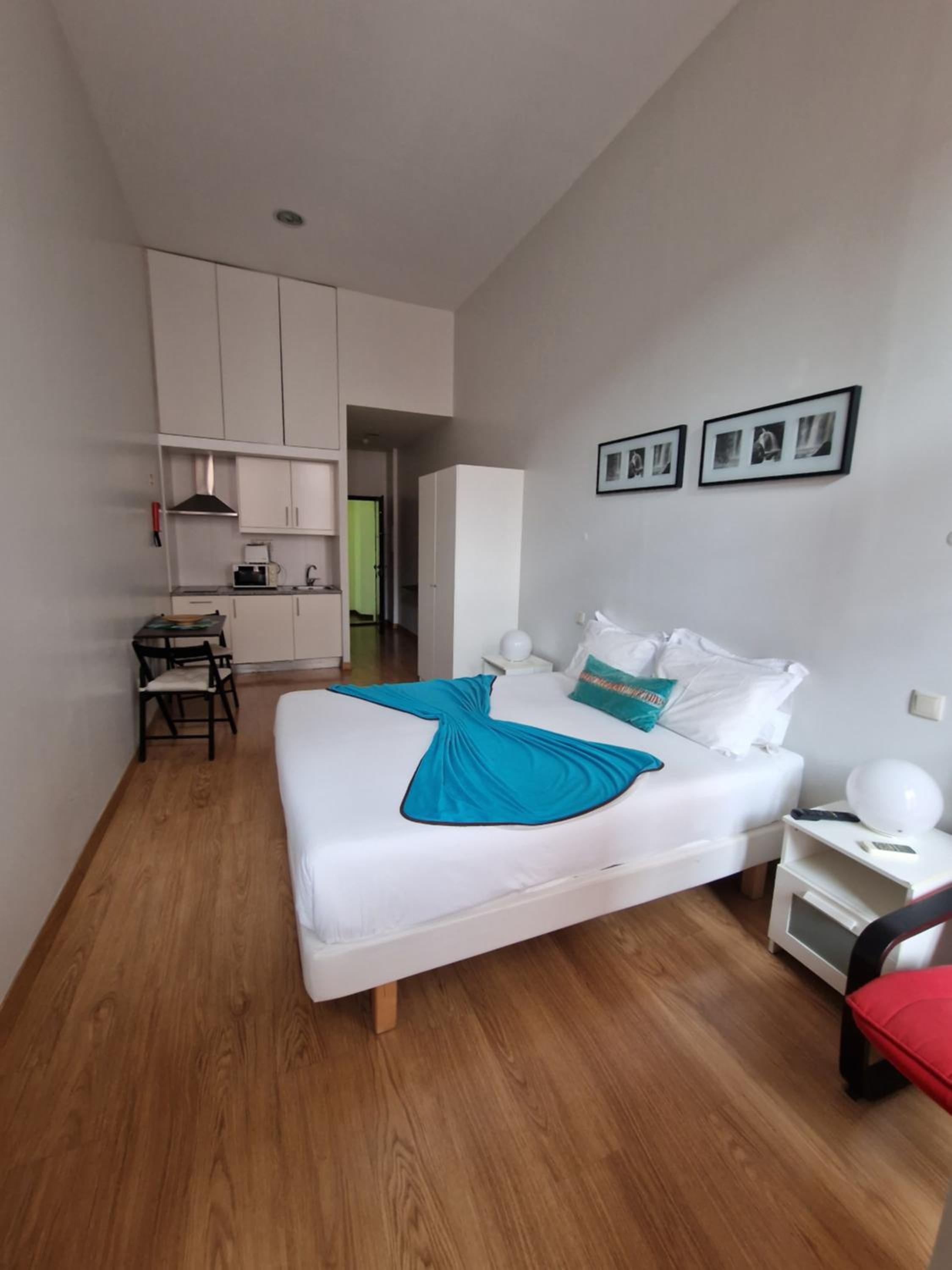 Studio Apartment with Double Bed - Photo 4