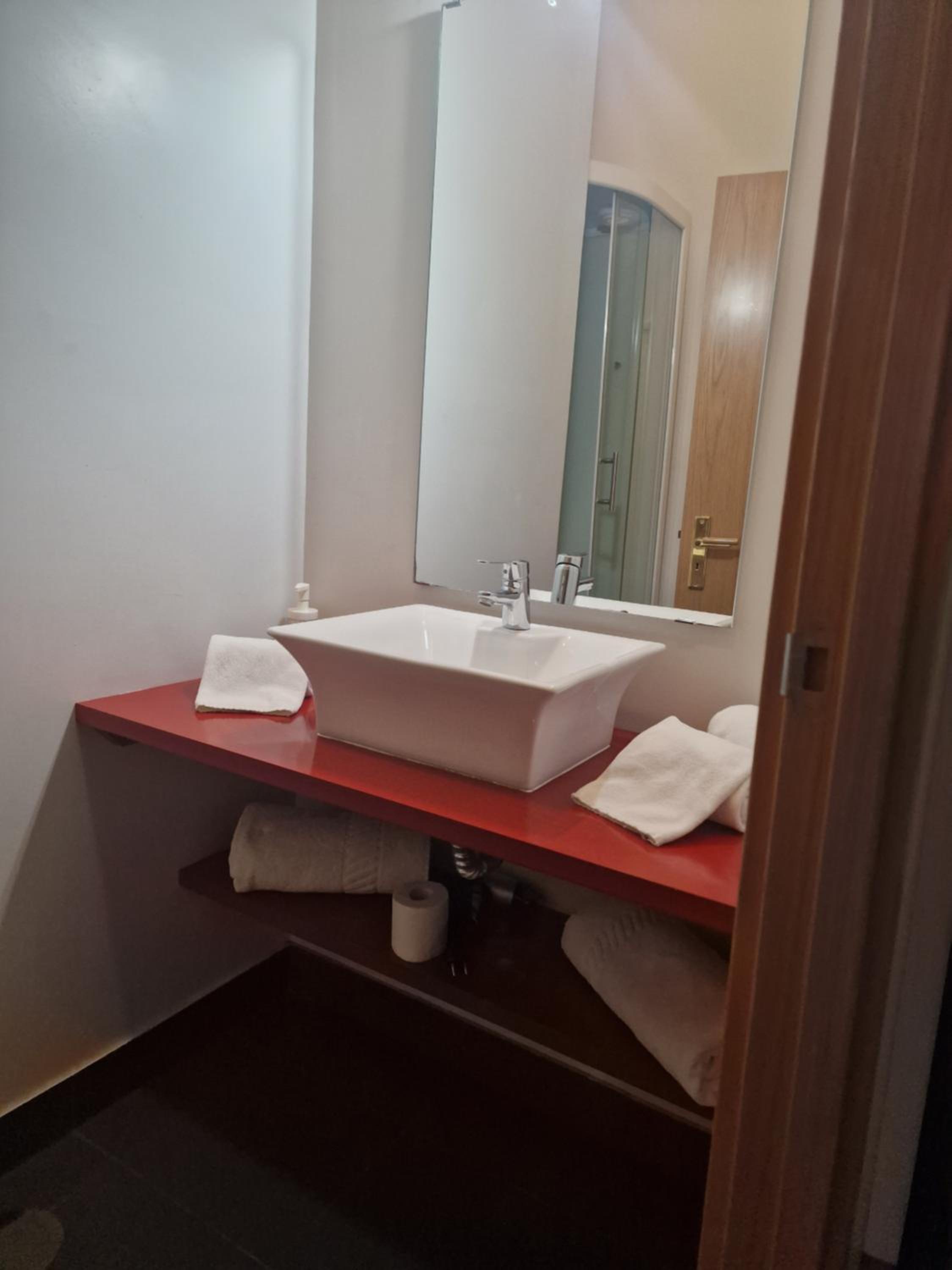 Studio Apartment with Double Bed - Photo 5