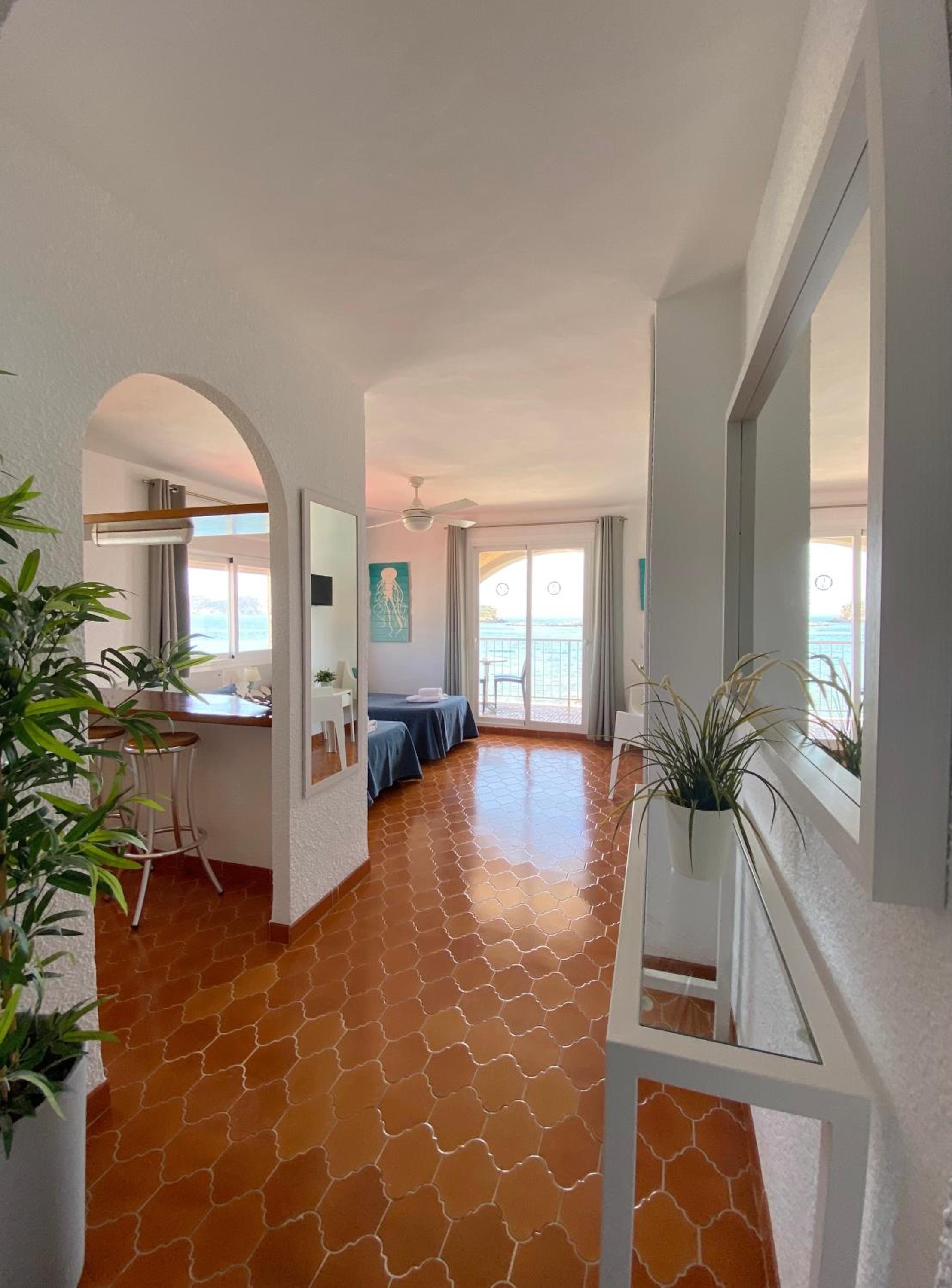 Estudio con vista al mar premium.