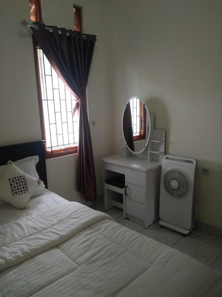 One-Bedroom House photo 1