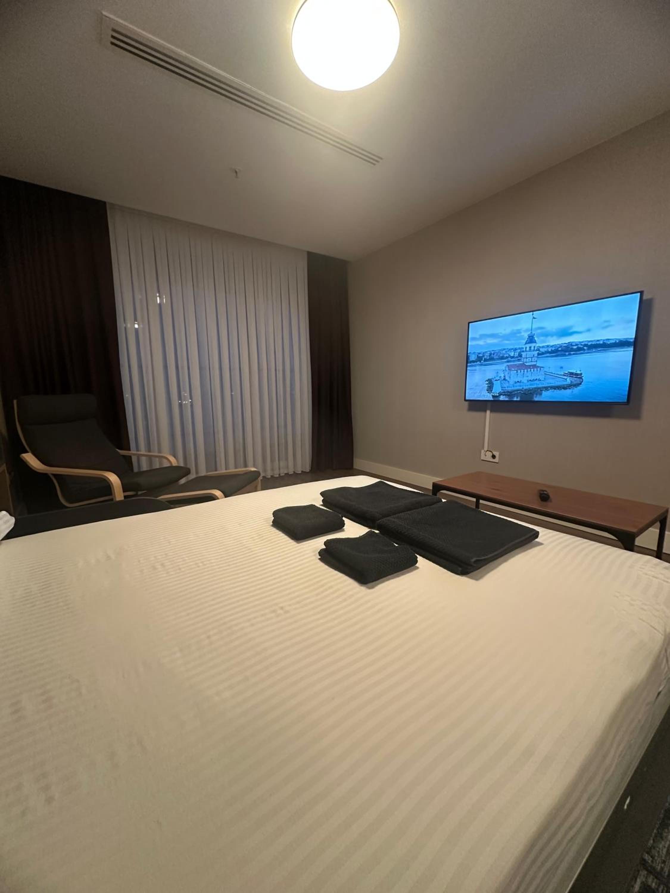Deluxe One-Bedroom Apartment with Ocean View photo 1