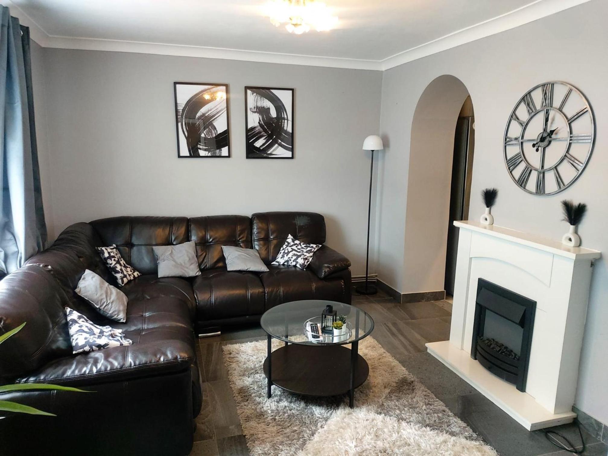 Three-Bedroom House photo 3