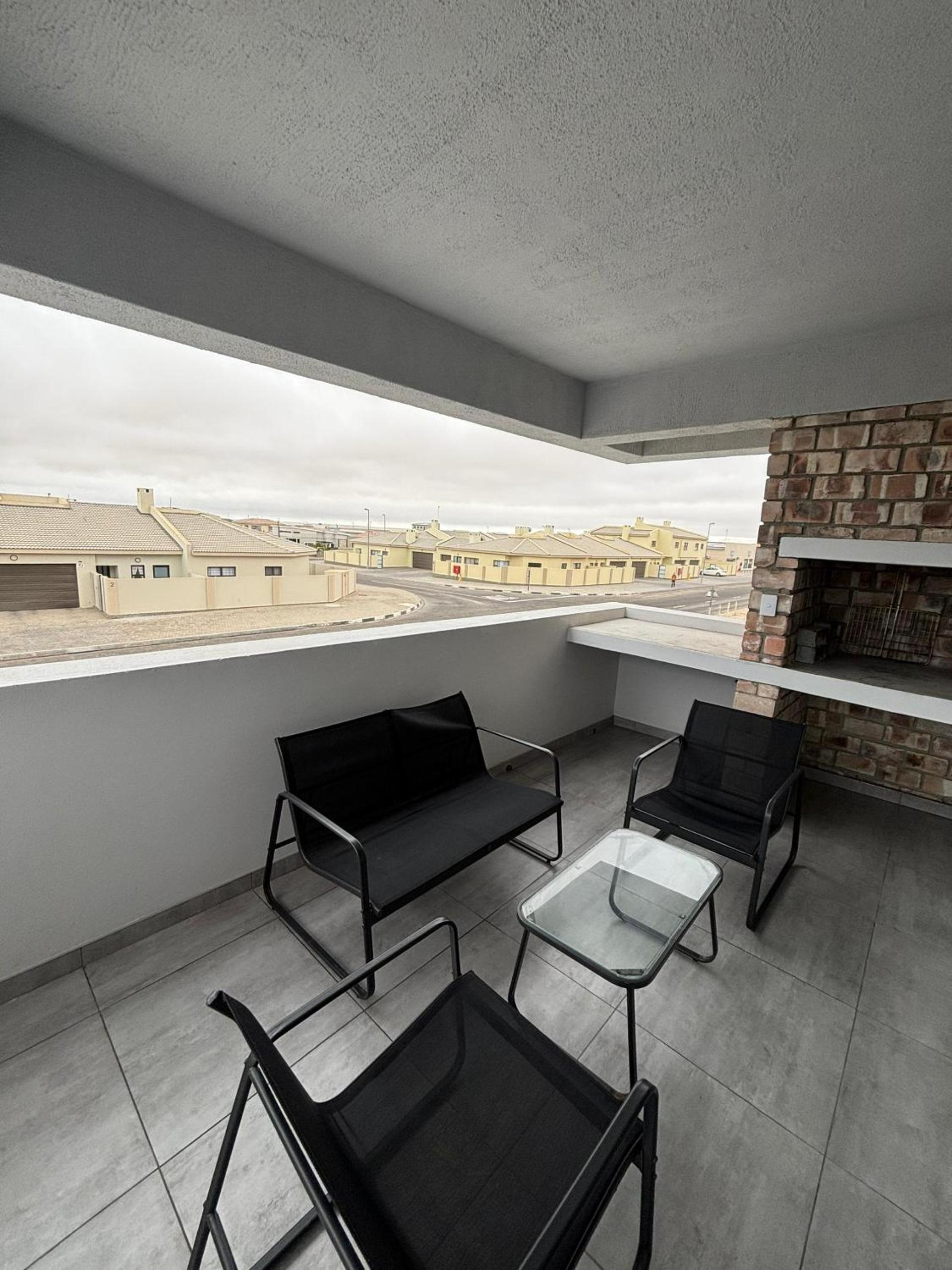 Two-Bedroom Apartment with Balcony and Terrace photo 2
