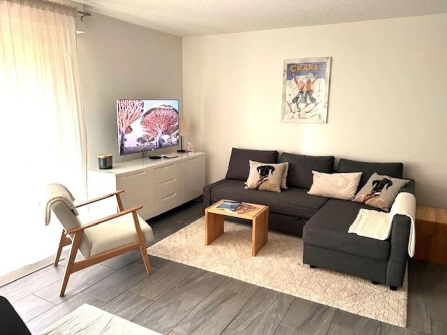One-Bedroom Apartment photo 1