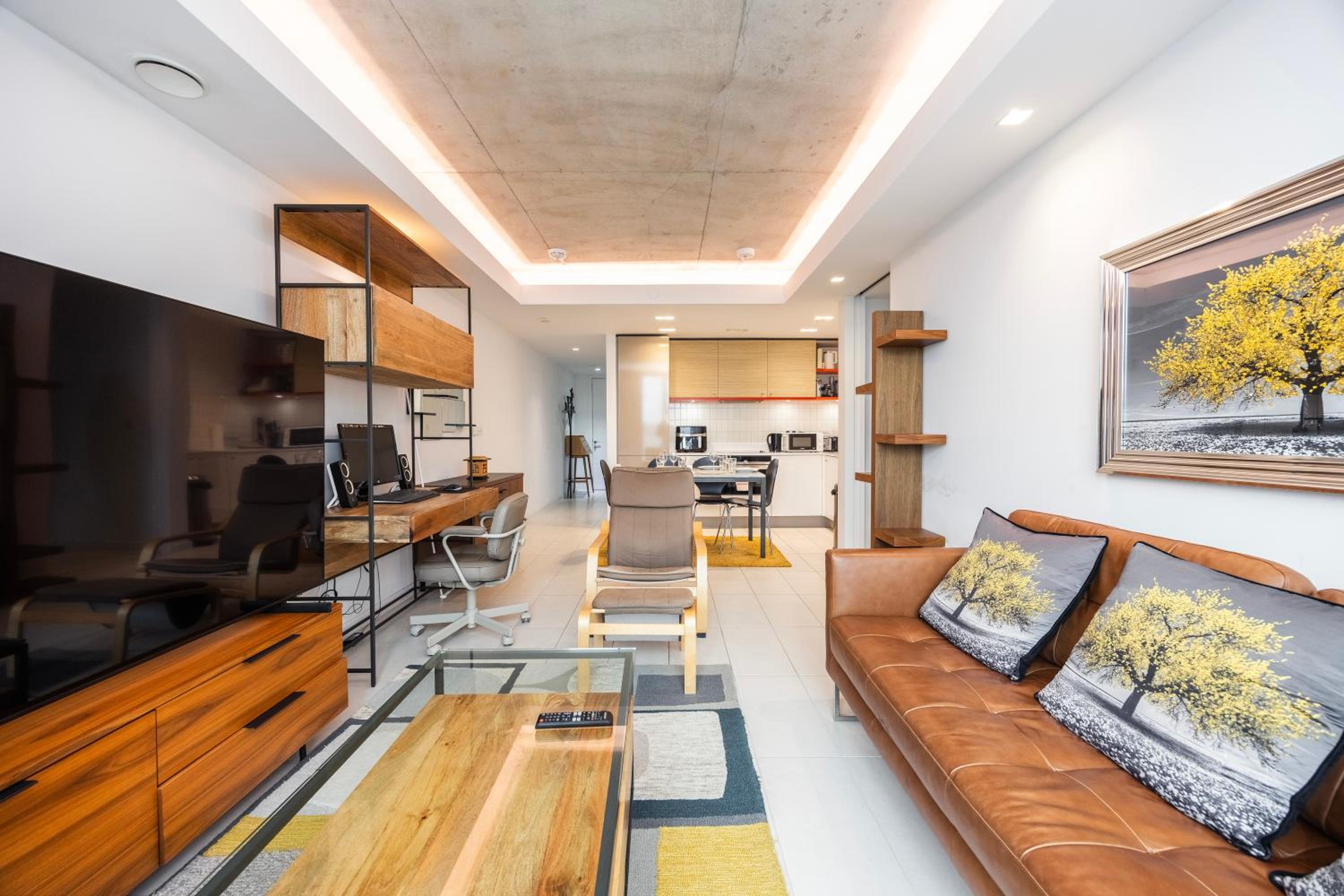 One-Bedroom Apartment with Balcony and City View photo 2