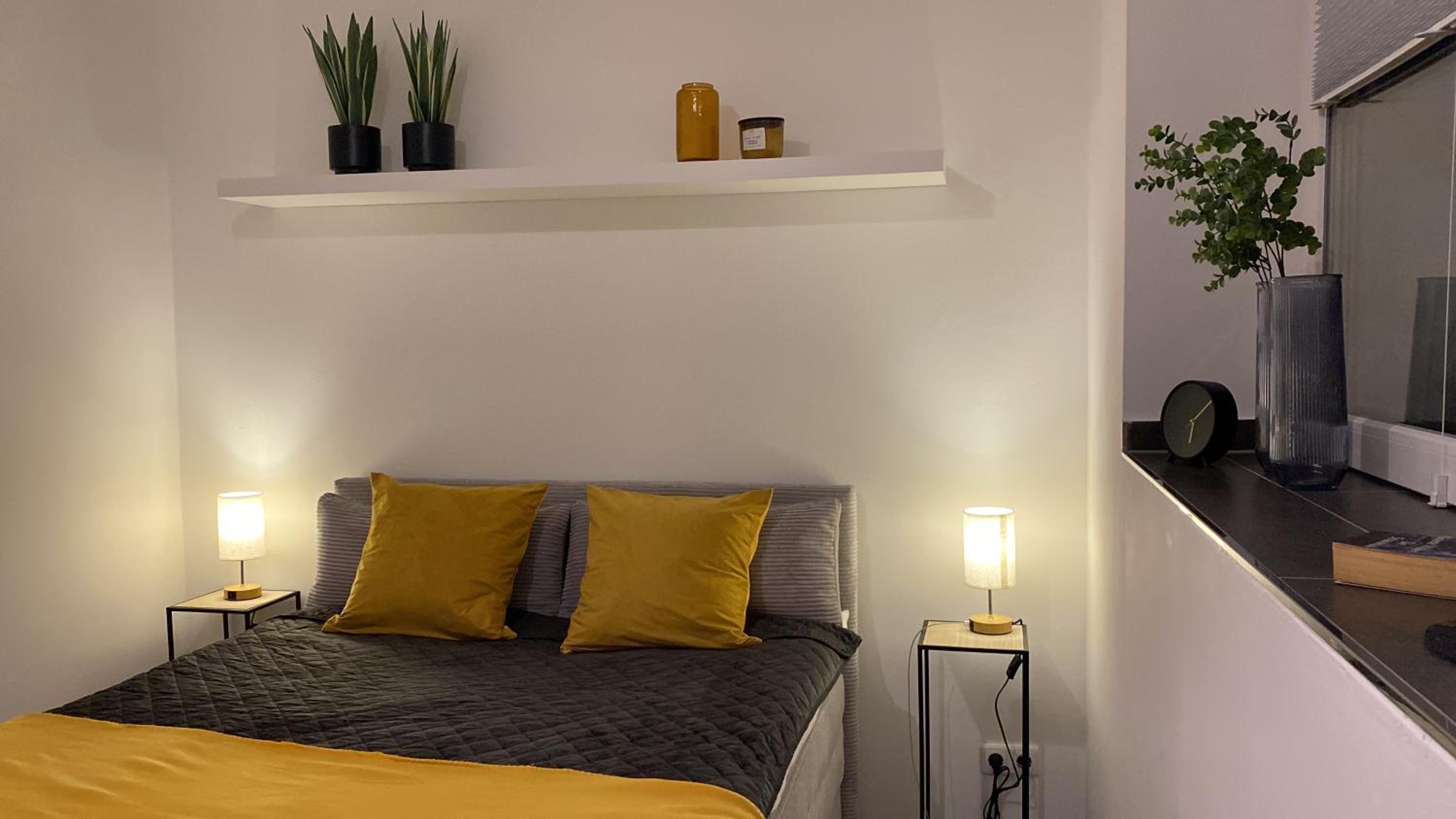 One-Bedroom Apartment photo 1