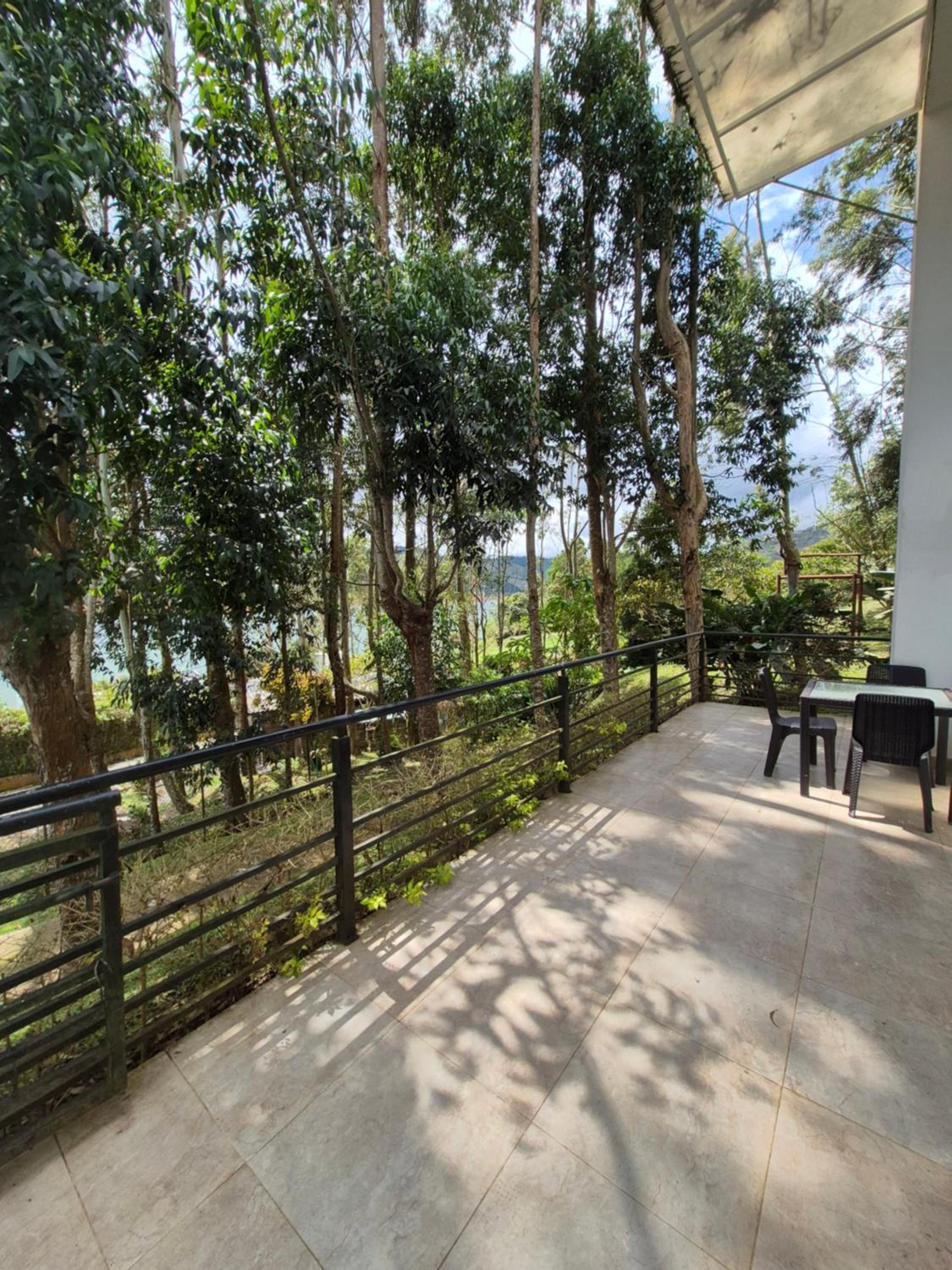 Three-Bedroom Apartment with View photo 3