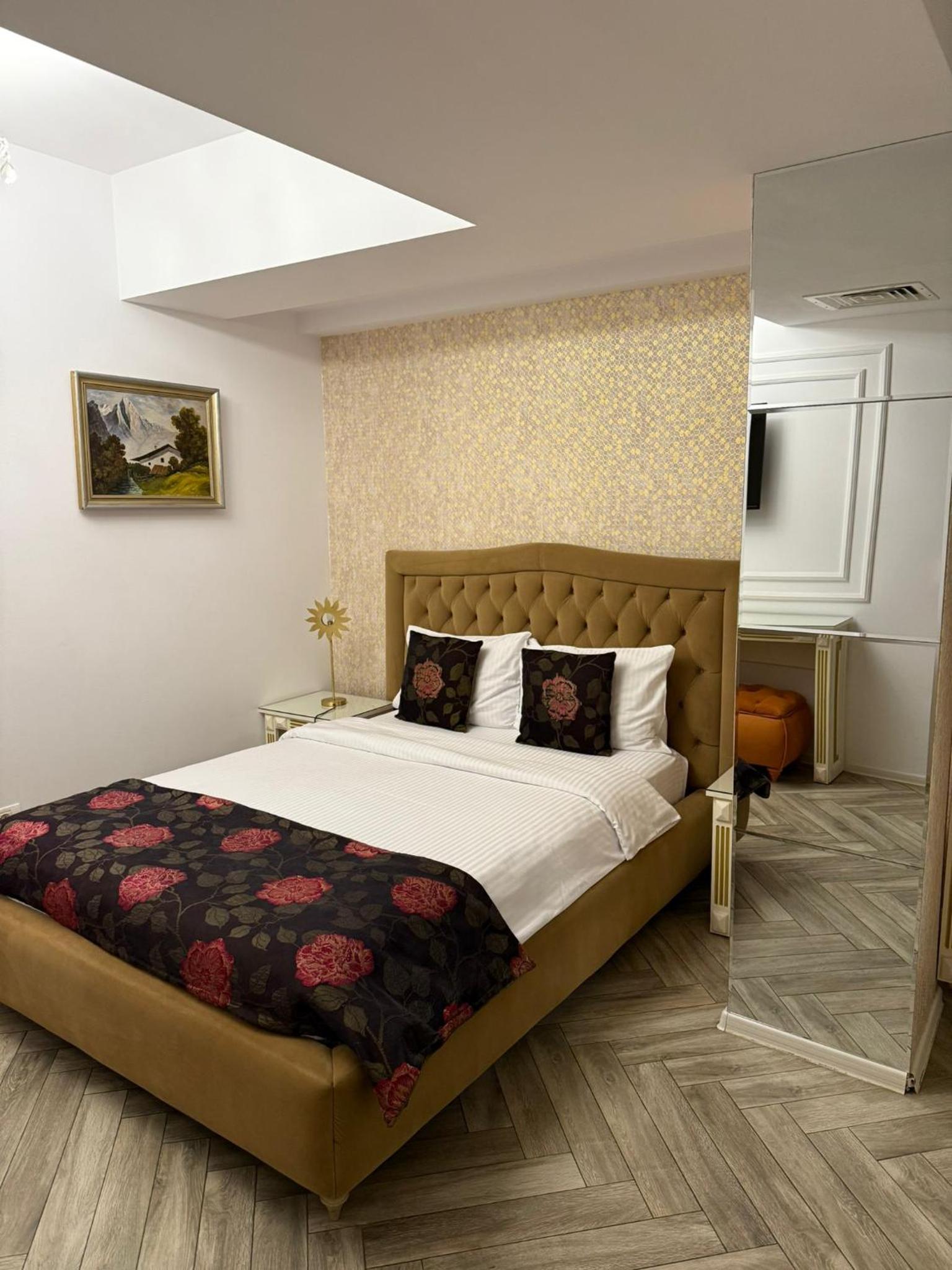 Deluxe Double Room (1 adult + 1 child)