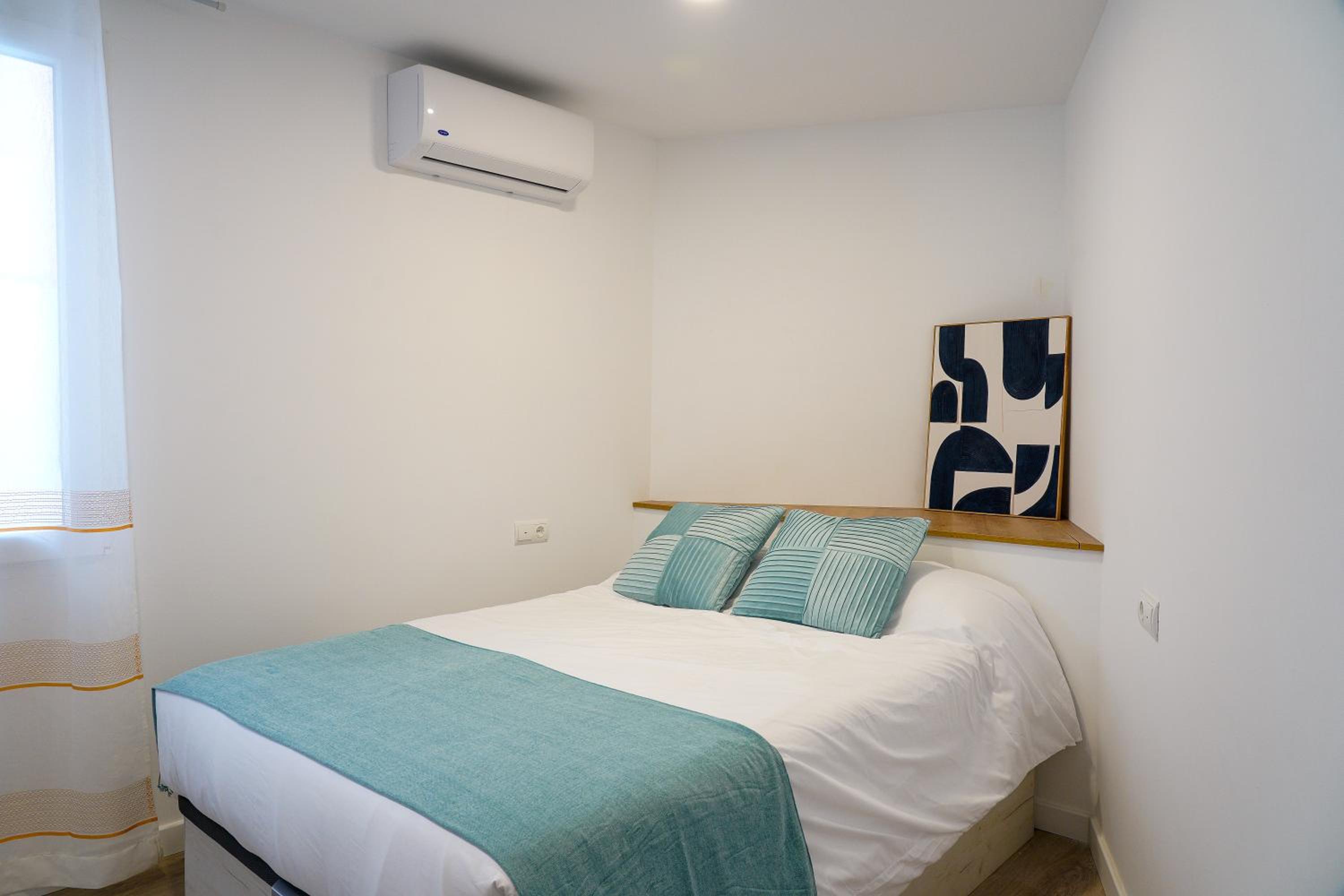 Three-Bedroom Apartment photo 2