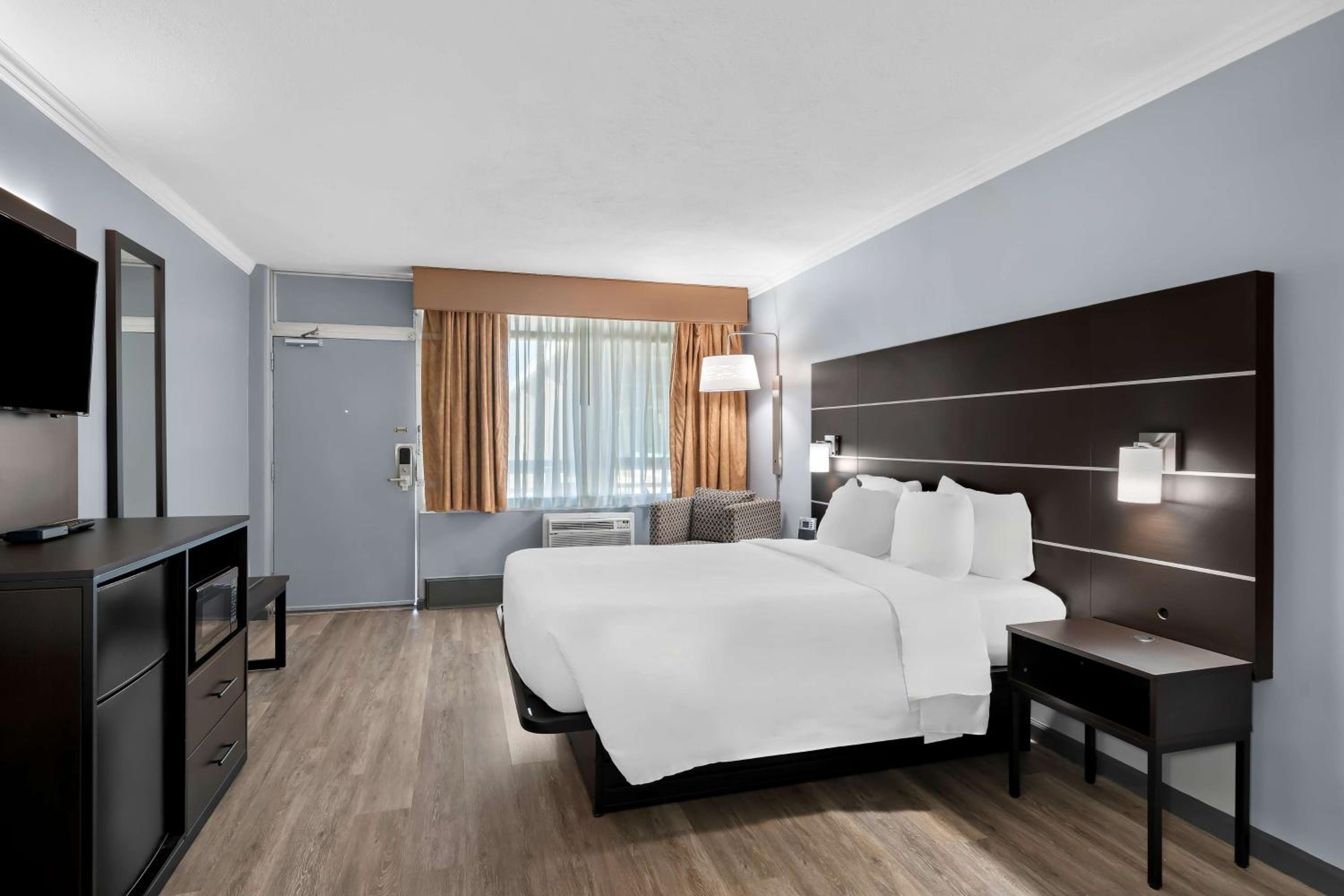 Business Queen Room - Non-Smoking