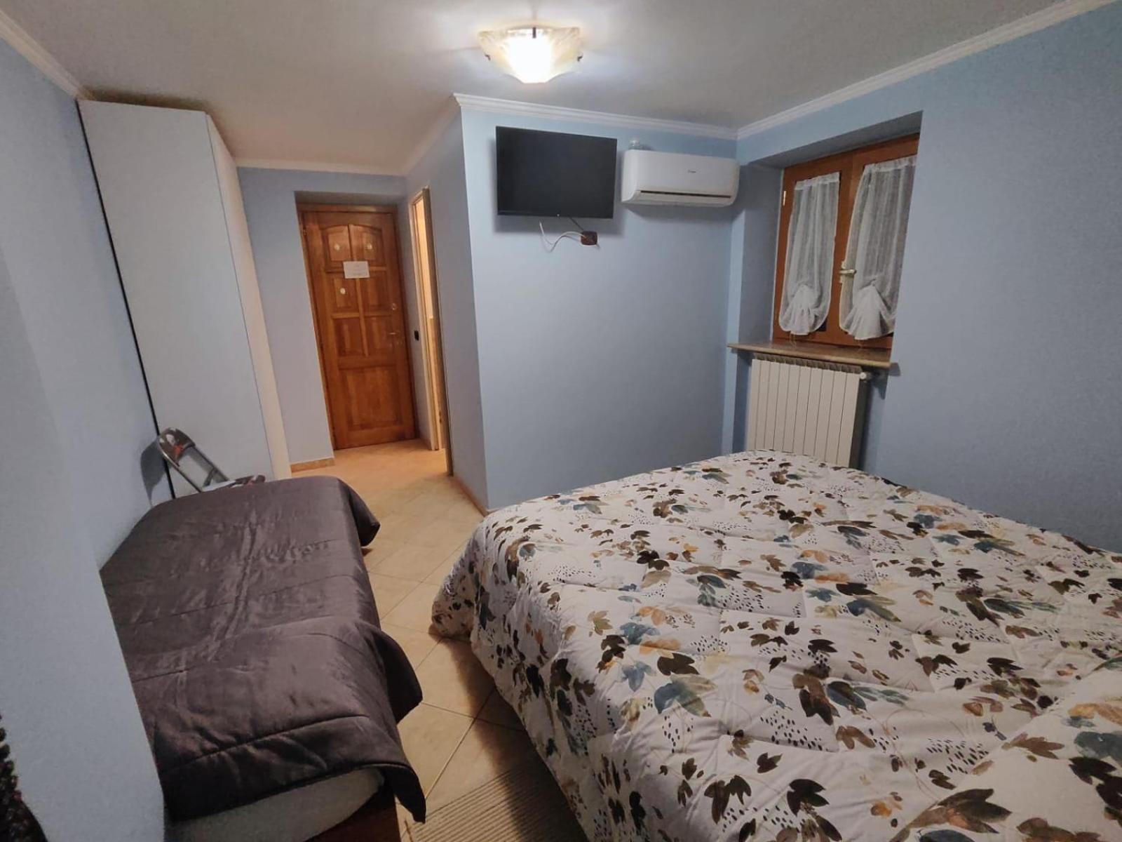 Large Double Room photo 1